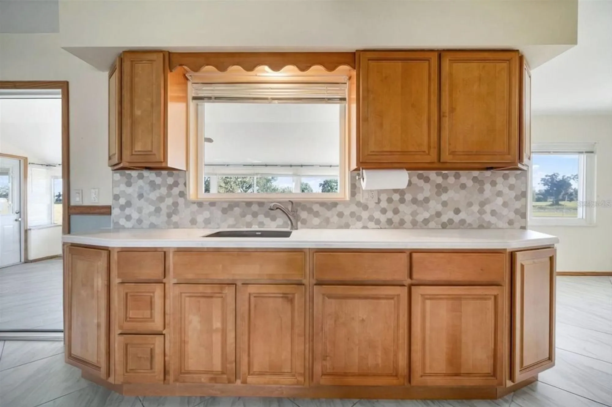 Property Slideshow image 13 of 49 | 609 fox hills dr, Sun City Center, FL, 33573