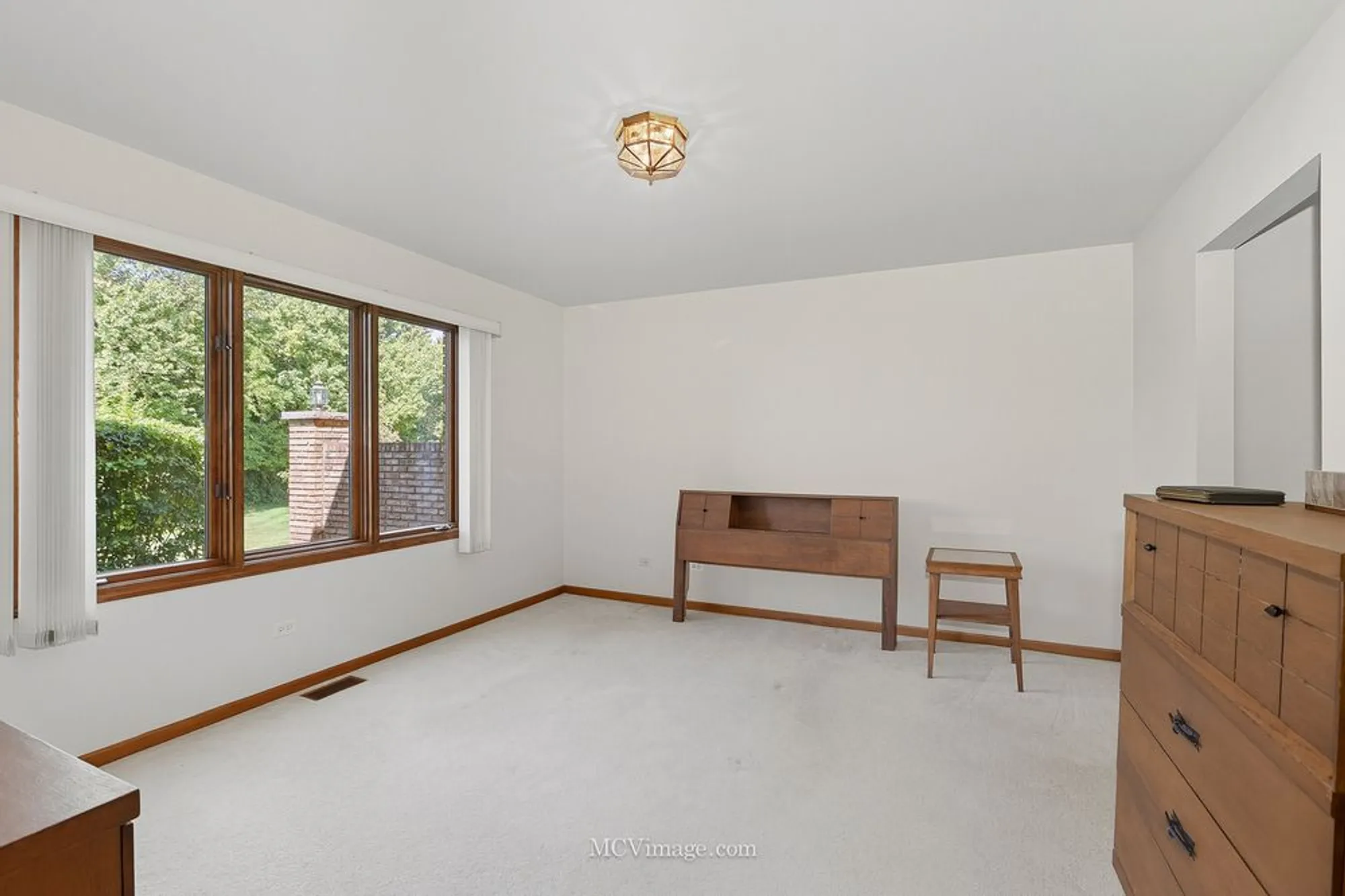 Property Slideshow image 10 of 25 | 18434 lakeview cir, Tinley Park, IL, 60477