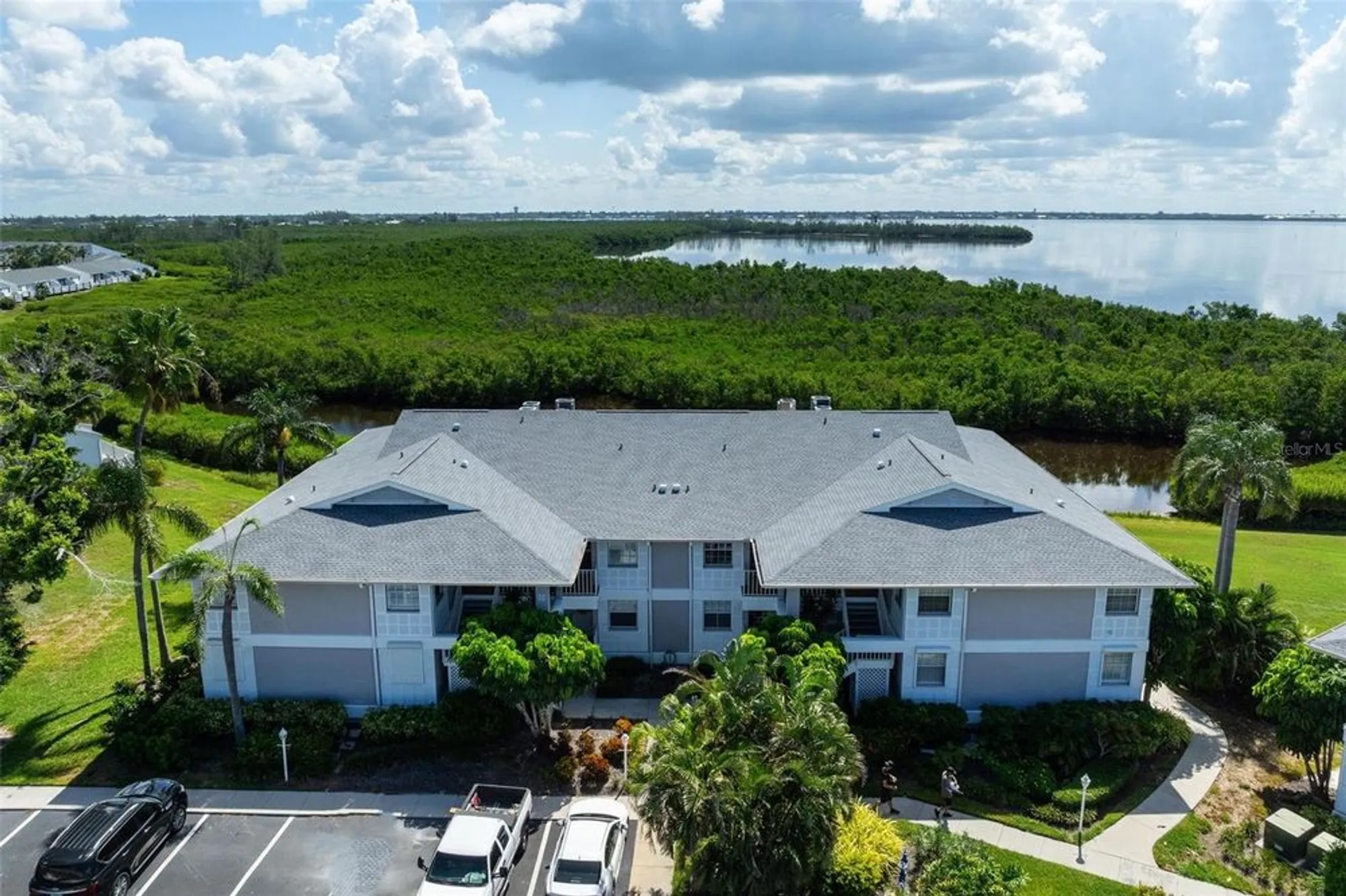 Property Slideshow image 33 of 53 | 1103 edgewater cir # 1103, Bradenton, FL, 34209