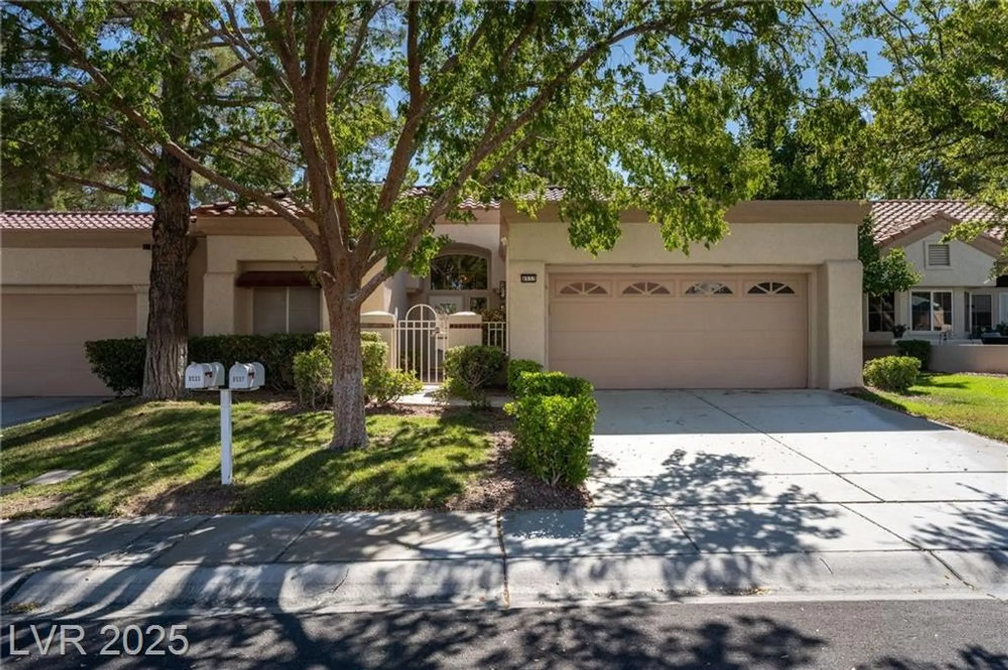 Property Slideshow image 9 of 61 | 8537 glenmount dr, Las Vegas, NV, 89134