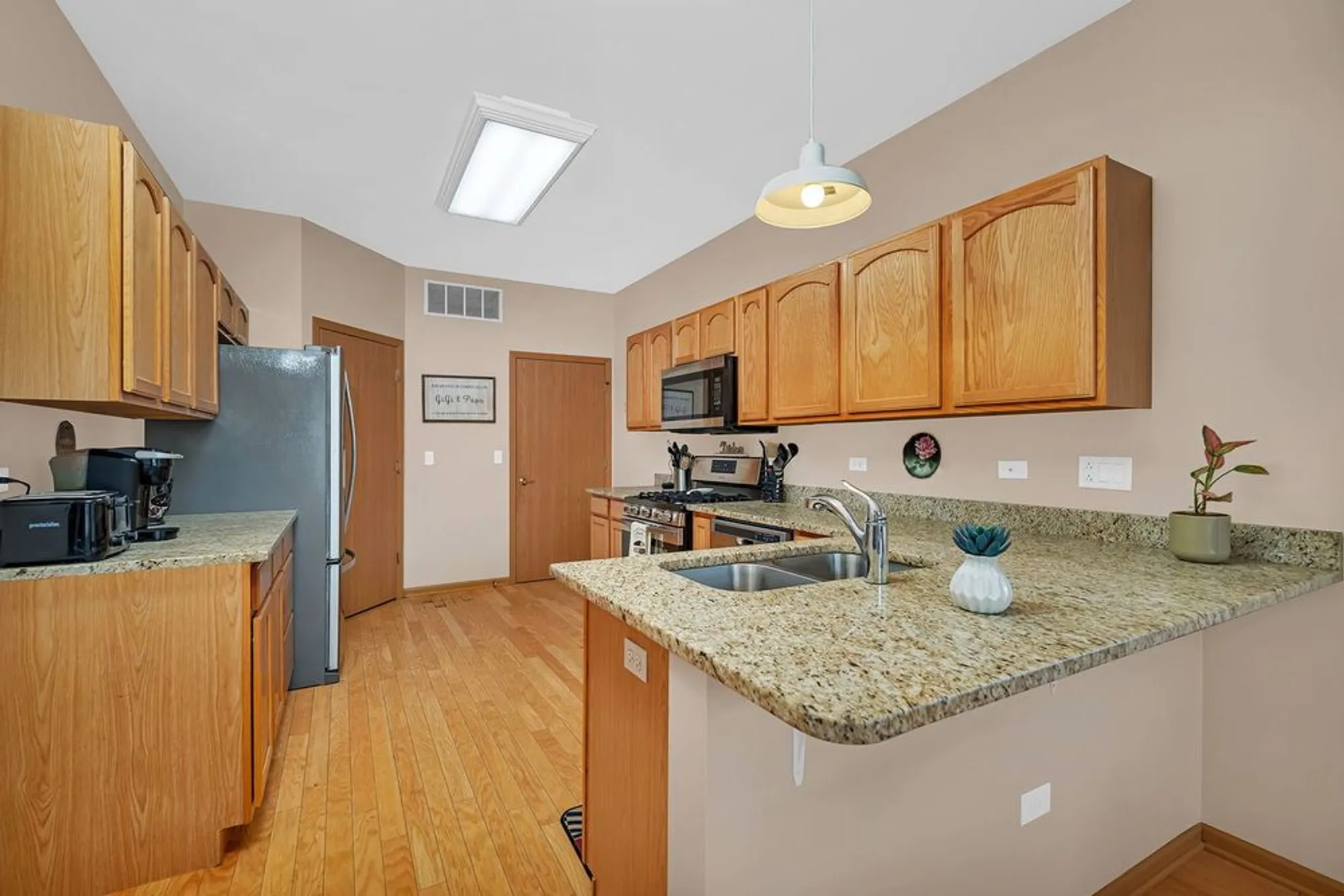 Property Slideshow image 7 of 26 | 21476 mays lake ct, Crest Hill, IL, 60403