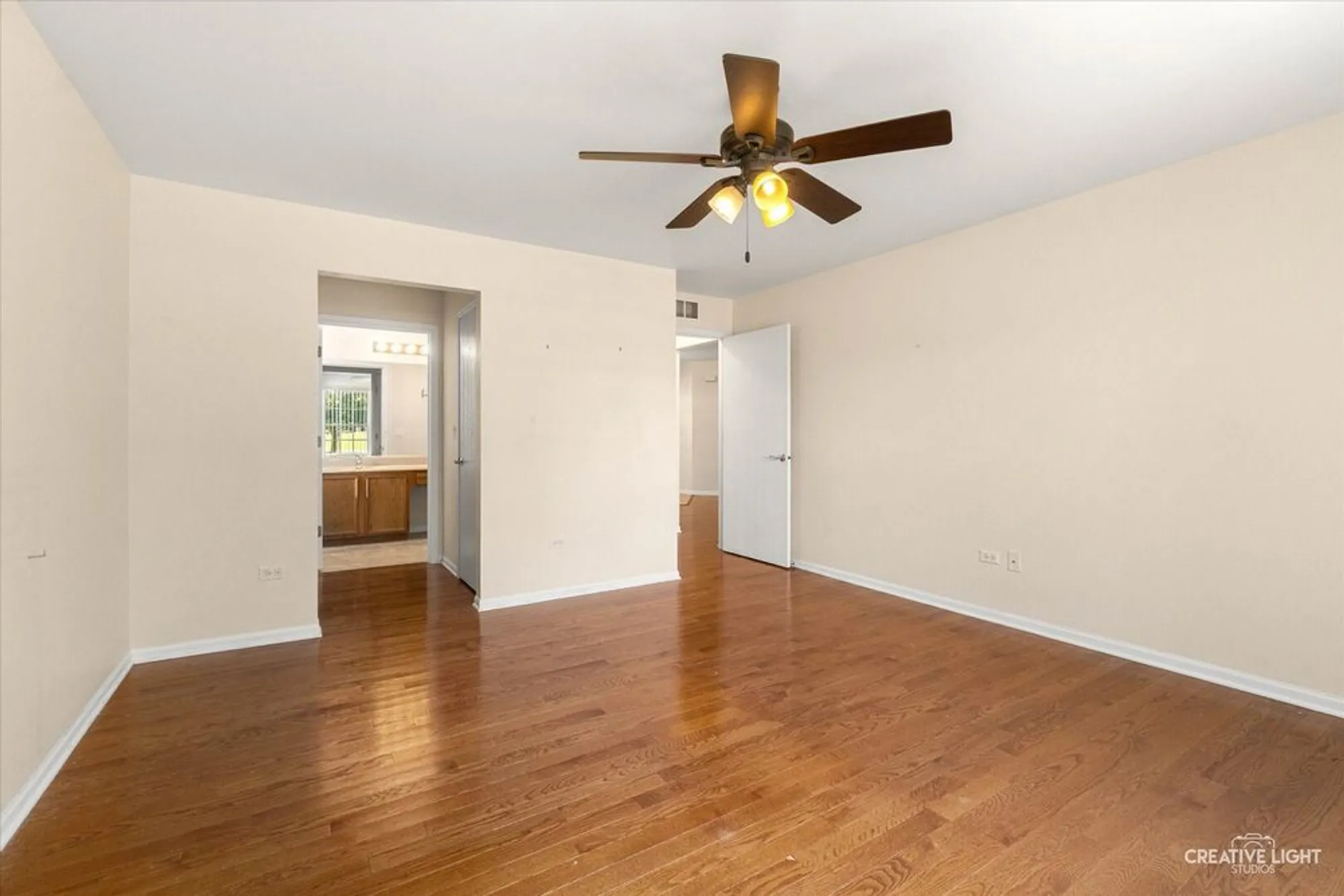 Property Slideshow image 14 of 22 | 505 parkland ct, Oswego, IL, 60543