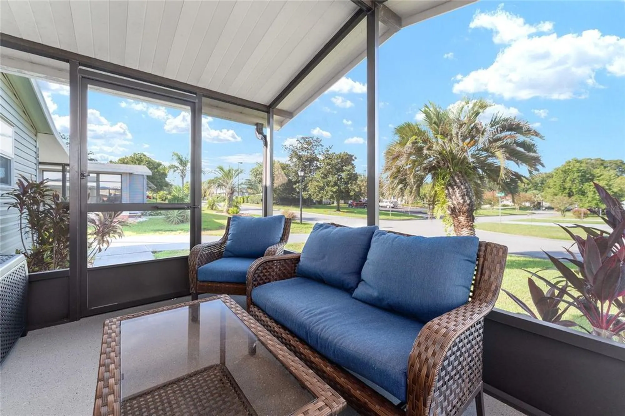 Property Slideshow image 42 of 67 | 1607 doral cir, Lady Lake, FL, 32159