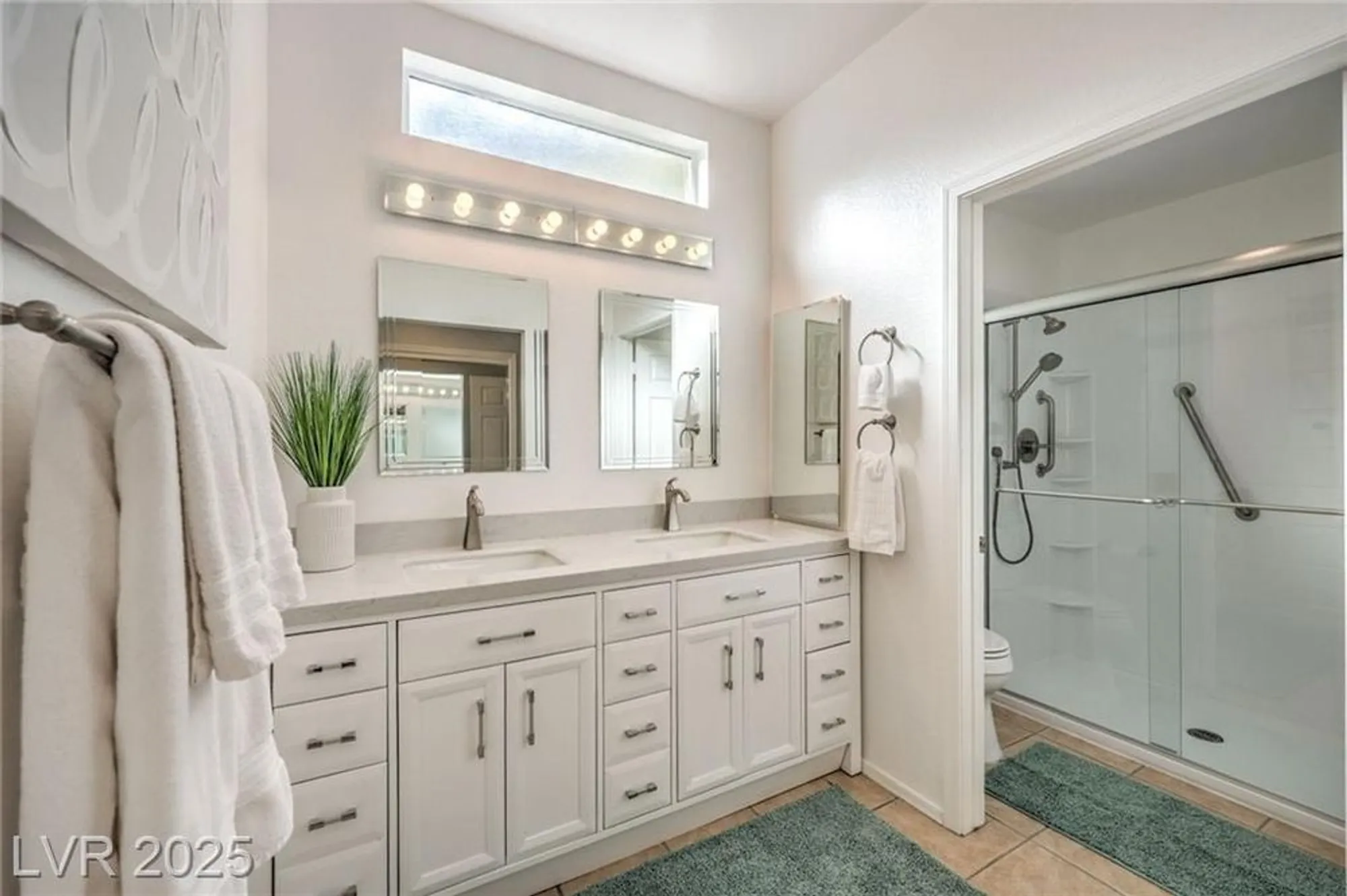 Property Slideshow image 23 of 53 | 3000 linkview dr, Las Vegas, NV, 89134