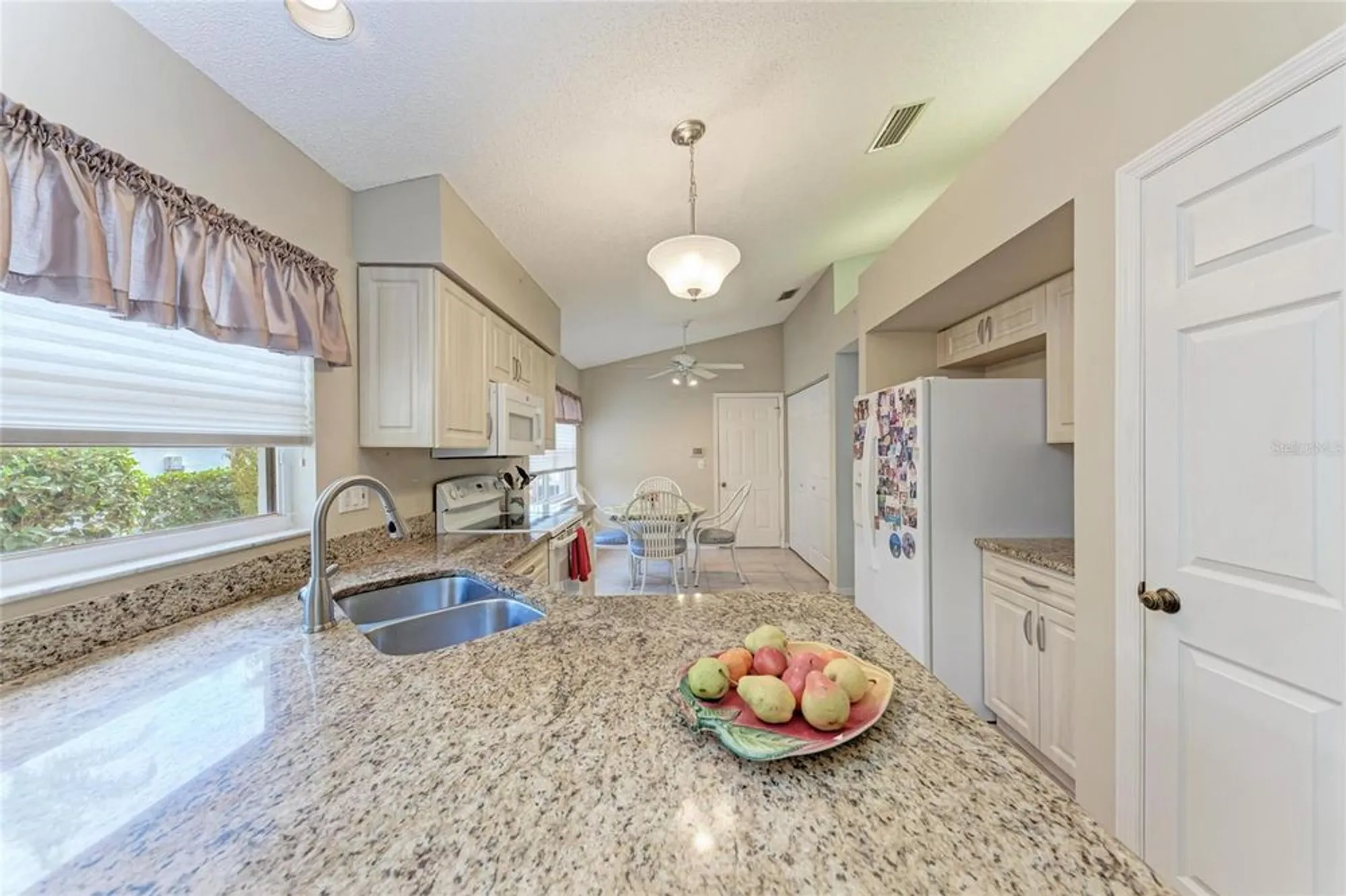 Property Slideshow image 12 of 43 | 5513 83rd ter, Sarasota, FL, 34243