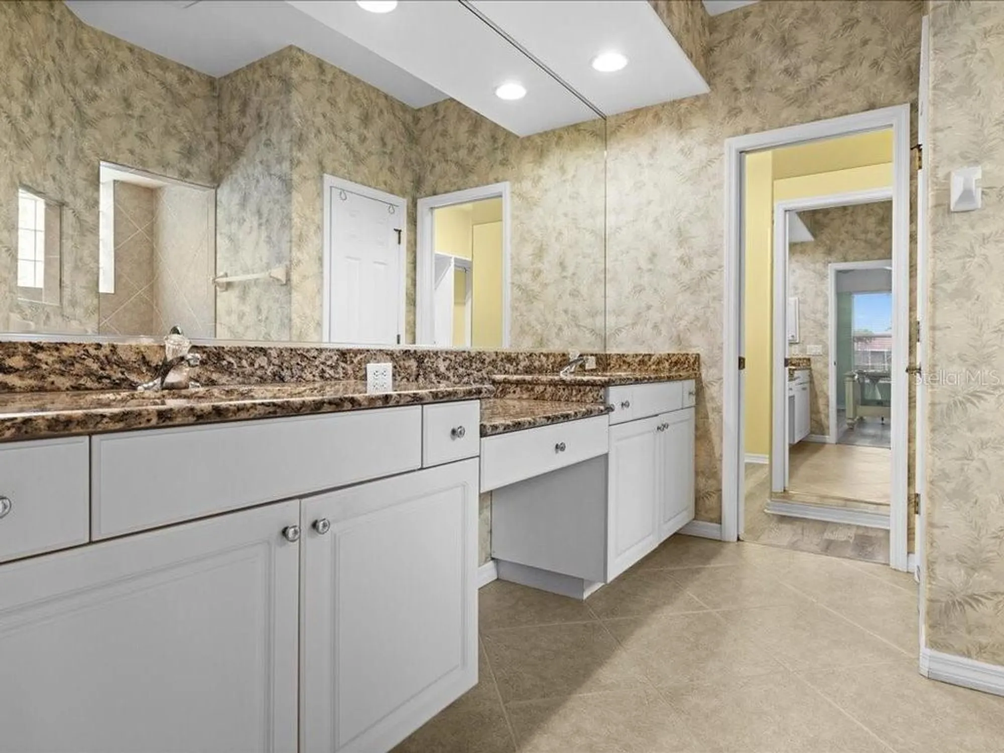 Property Slideshow image 28 of 61 | 3927 whispering oaks dr, North Port, FL, 34287