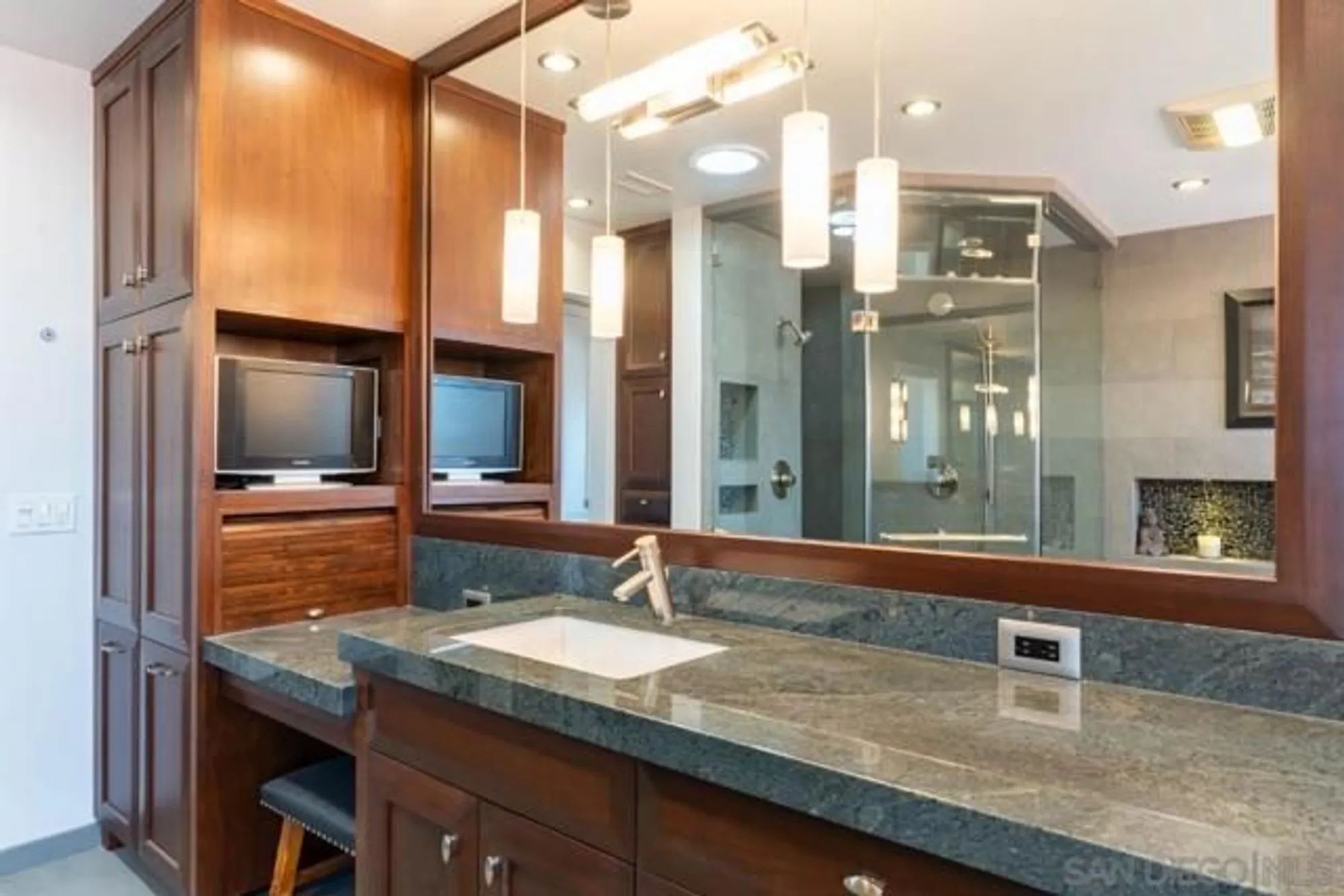 Property Slideshow image 28 of 70 | 907 ridge heights dr, Fallbrook, CA, 92028