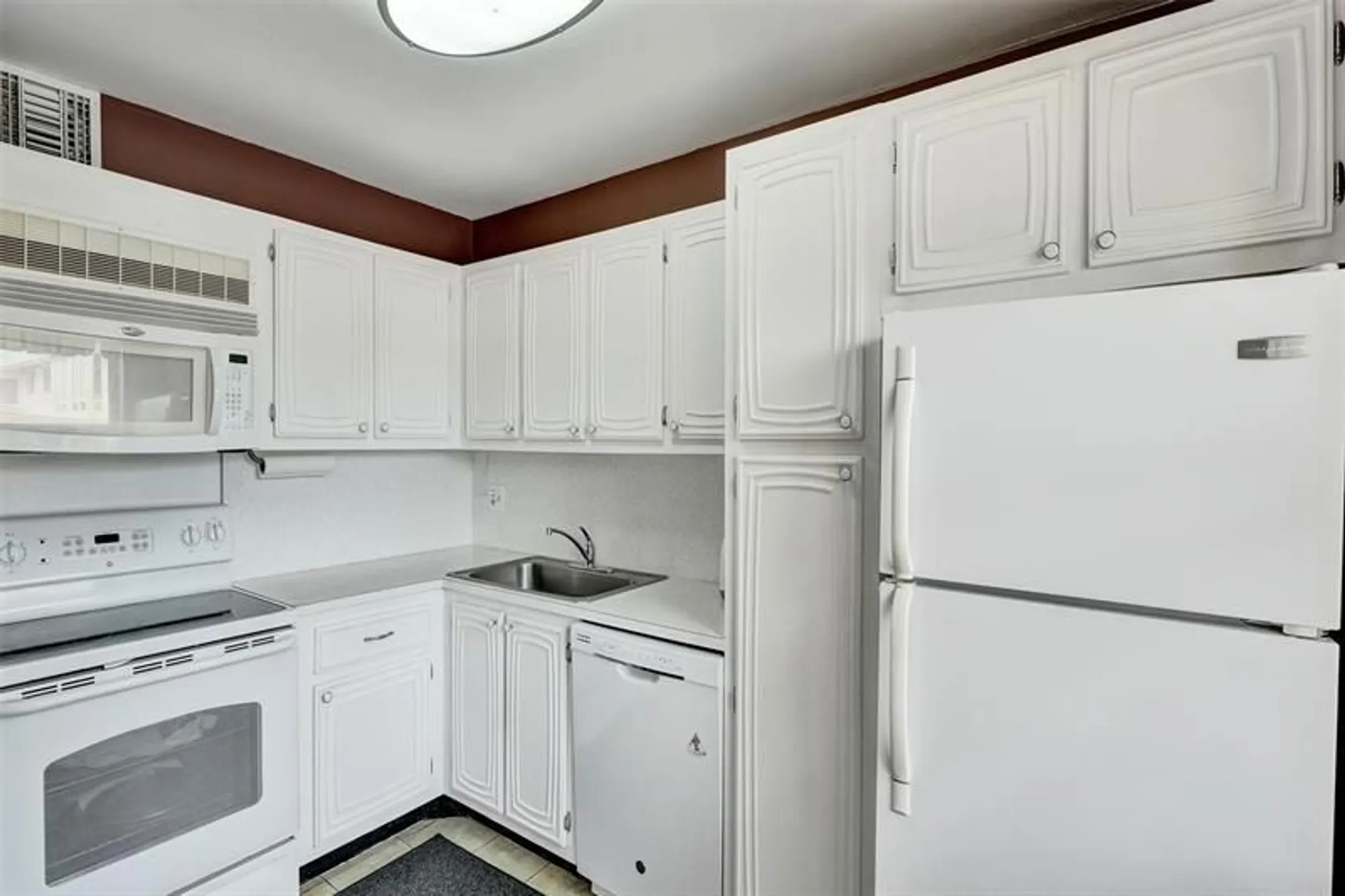 Property Slideshow image 12 of 38 | 32 colonial club dr apt 202, Boynton Beach, FL, 33435