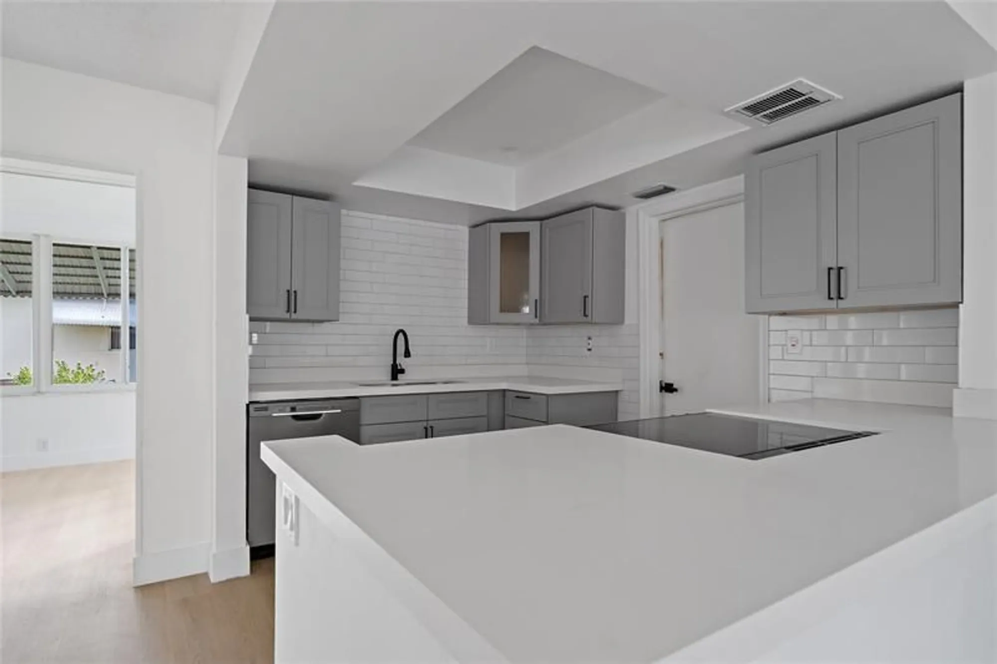 Property Slideshow image 8 of 34 | 4510 nw 49th dr, Tamarac, FL, 33319