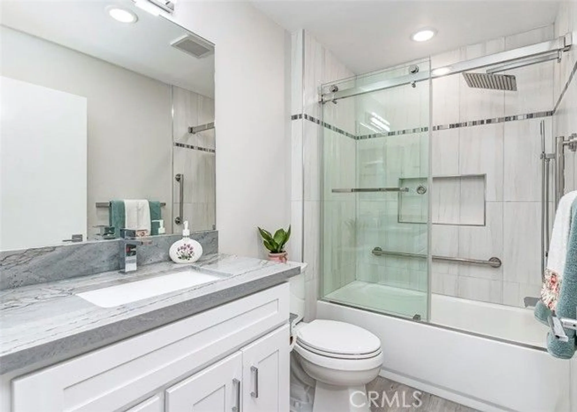 Property Slideshow image 19 of 26 | 4014 calle sonora oeste 2b, Laguna Woods, CA, 92637