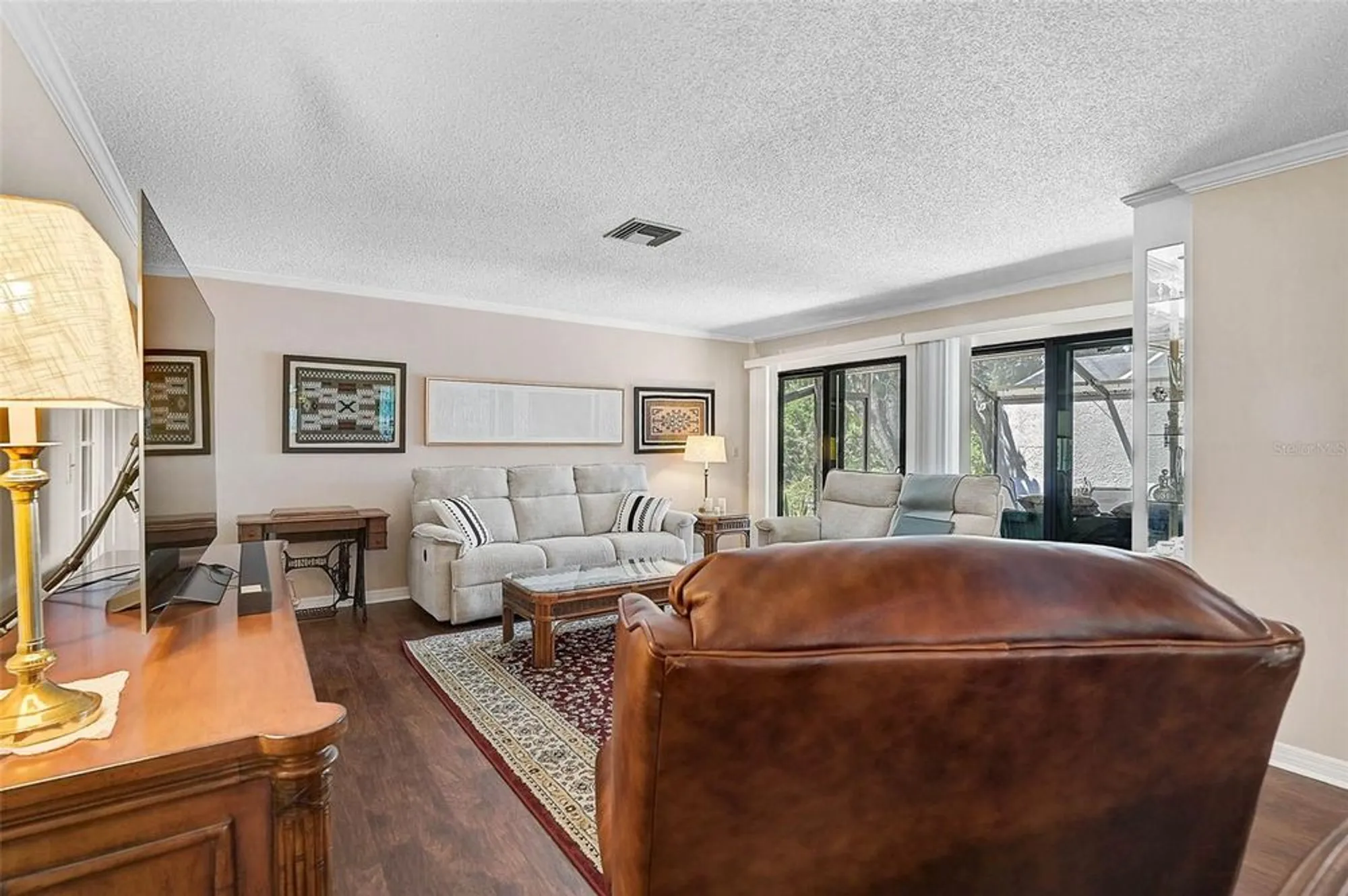 Property Slideshow image 10 of 61 | 3890 wilshire cir 27, Sarasota, FL, 34238