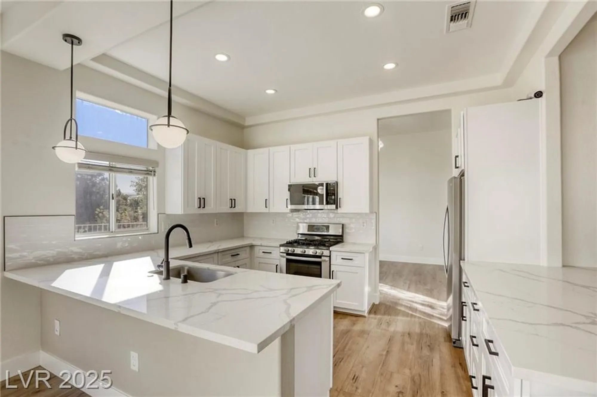 Property Slideshow image 19 of 46 | 9800 villa ridge dr, Las Vegas, NV, 89134