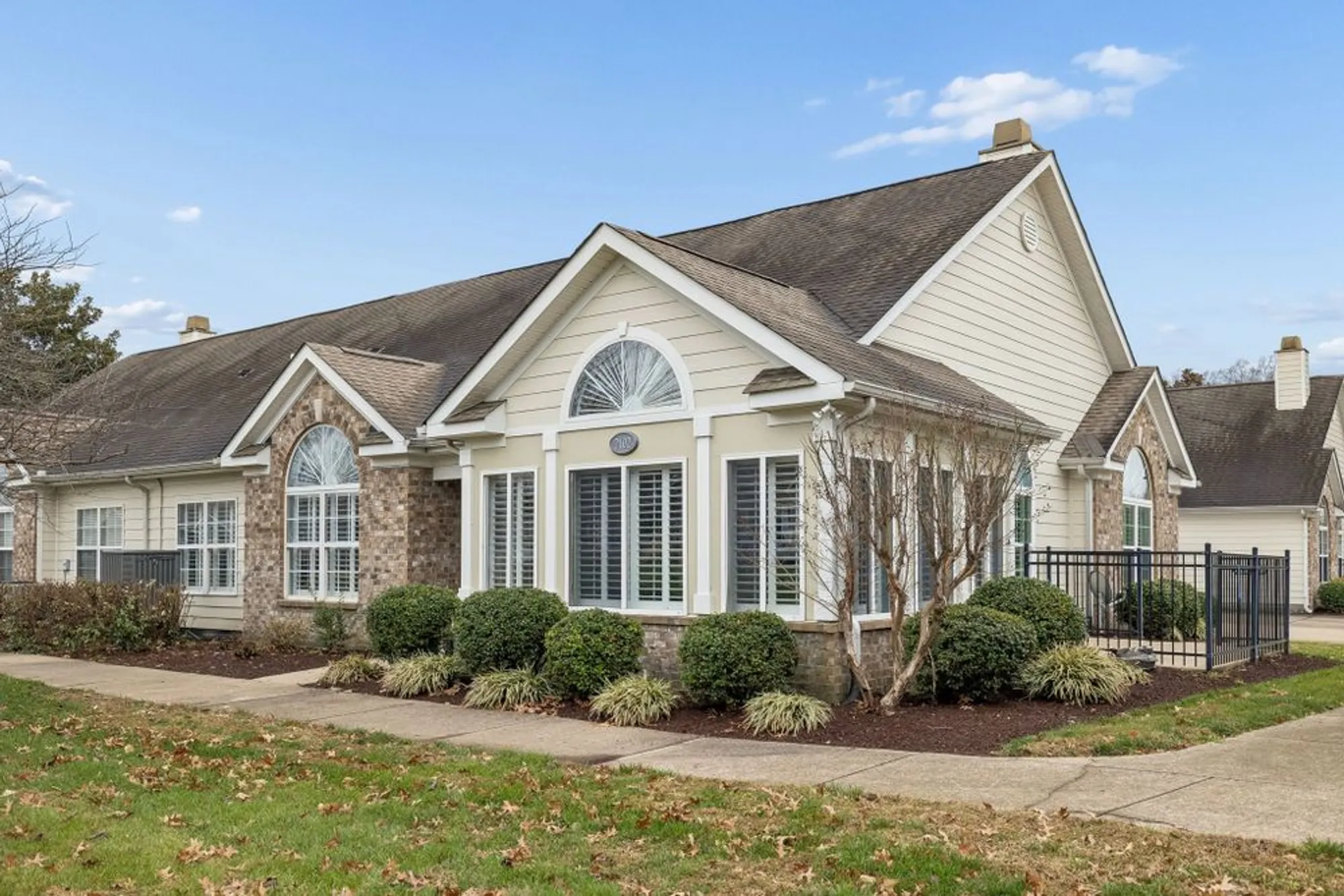 Property Slideshow image 2 of 39 | 825 s browns ln 2102, Gallatin, TN, 37066