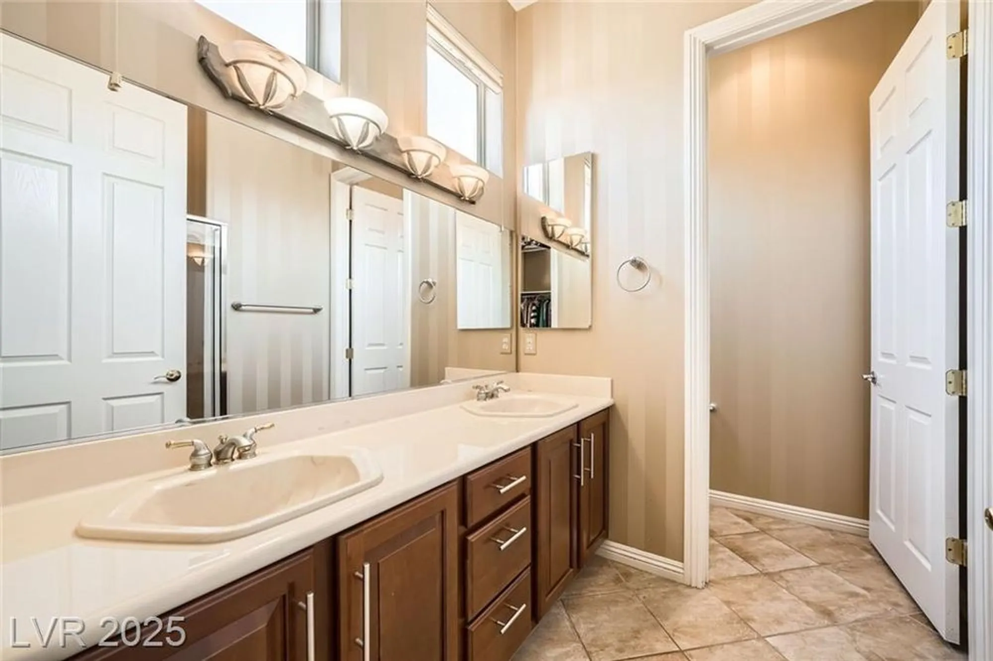 Property Slideshow image 42 of 72 | 4719 riva de romanza st, Las Vegas, NV, 89135