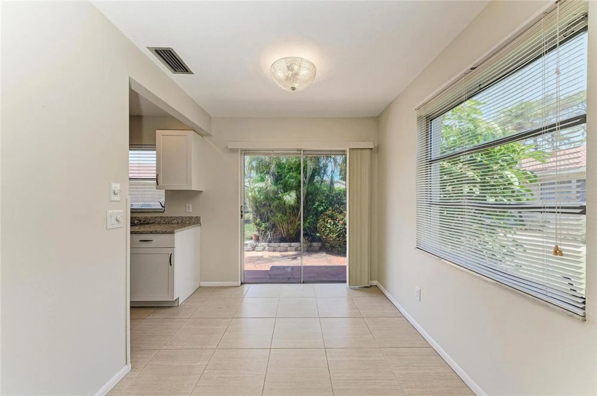 Property Slideshow image 16 of 34 | 2121 pueblo cir # v6, Sarasota, FL, 34231