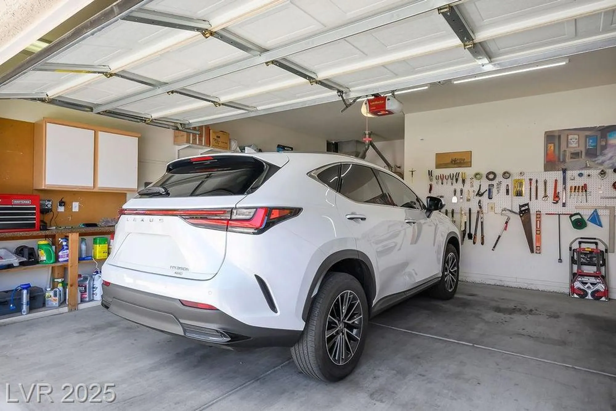 Property Slideshow image 27 of 80 | 2620 hanging rock dr, Las Vegas, NV, 89134