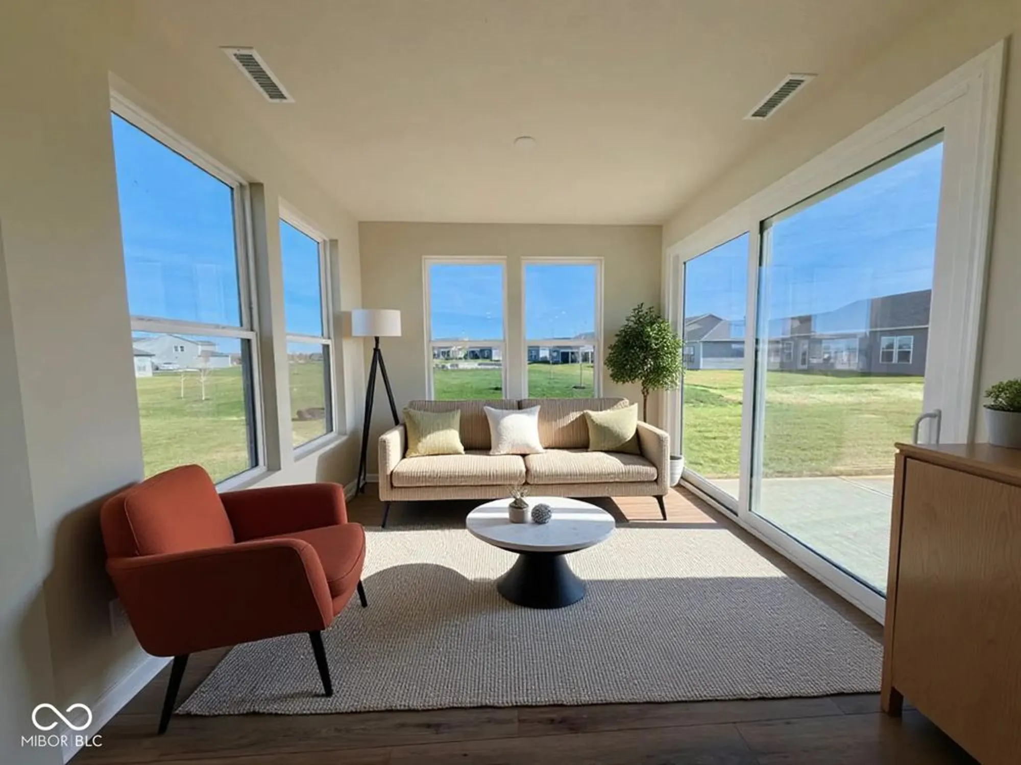 Property Slideshow image 9 of 61 | 811 daisy st, Greenwood, IN, 46143