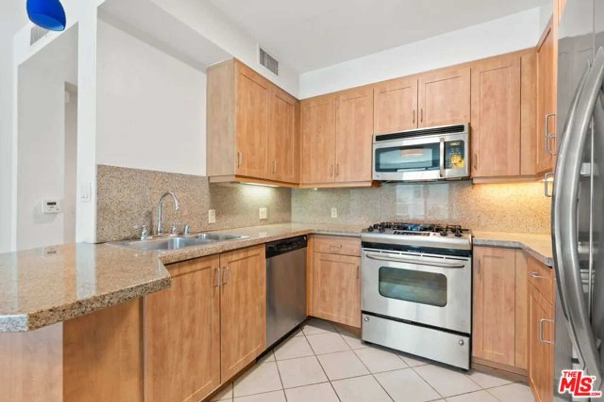 Property Slideshow image 12 of 41 | 267 s san pedro st unit 211, Los Angeles, CA, 90012