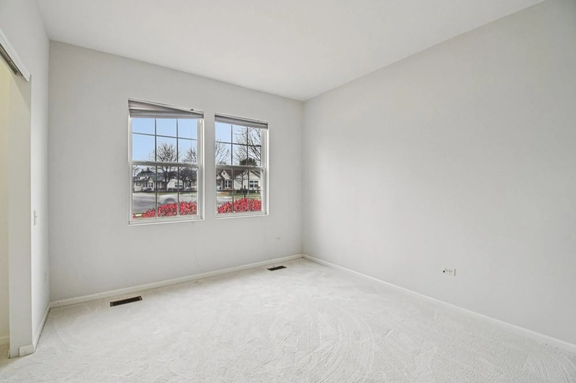 Property Slideshow image 16 of 20 | , Huntley, IL, 60142