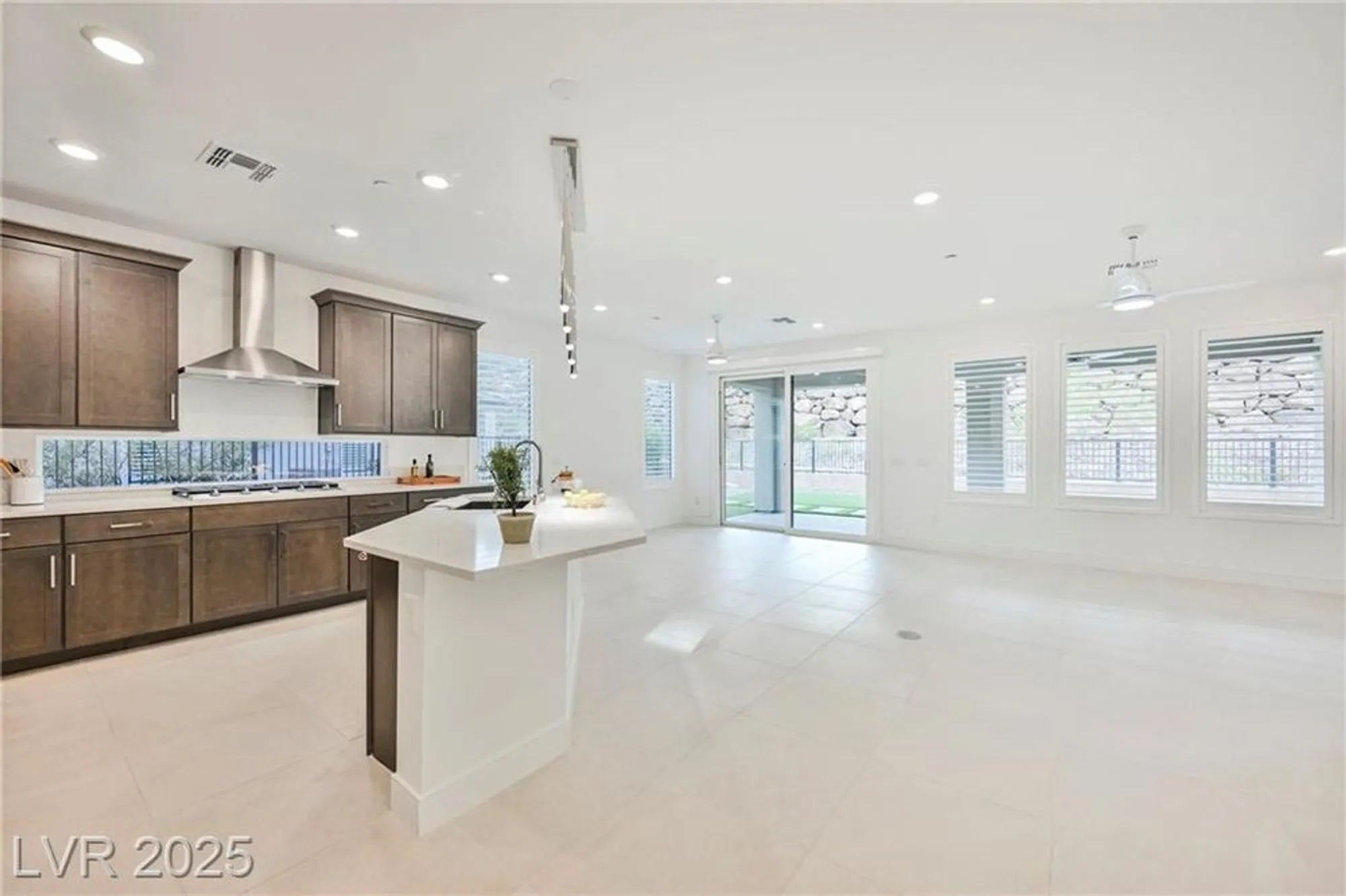 Property Slideshow image 12 of 24 | 19 desert ivy ln, Henderson, NV, 89011