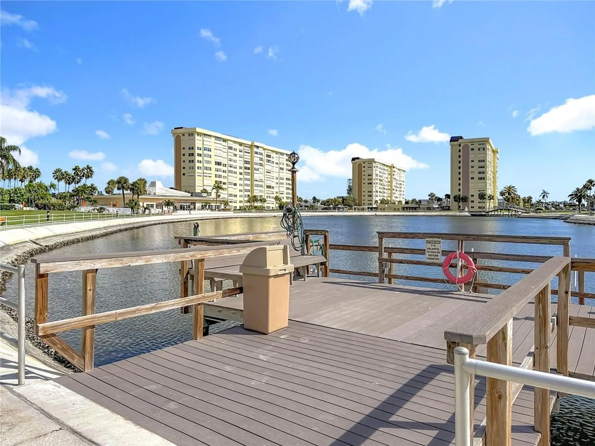Property Slideshow image 57 of 77 | 4725 cove cir apt 810, Saint Petersburg, FL, 33708