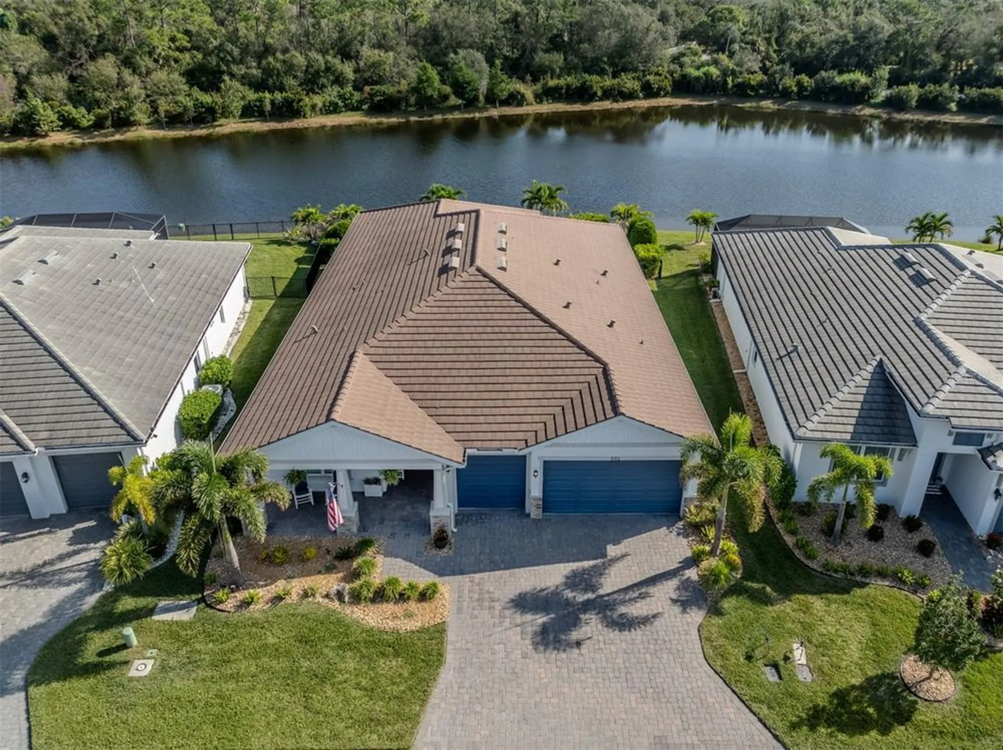 Property Slideshow image 2 of 78 | 592 mistiflower cir, Nokomis, FL, 34275
