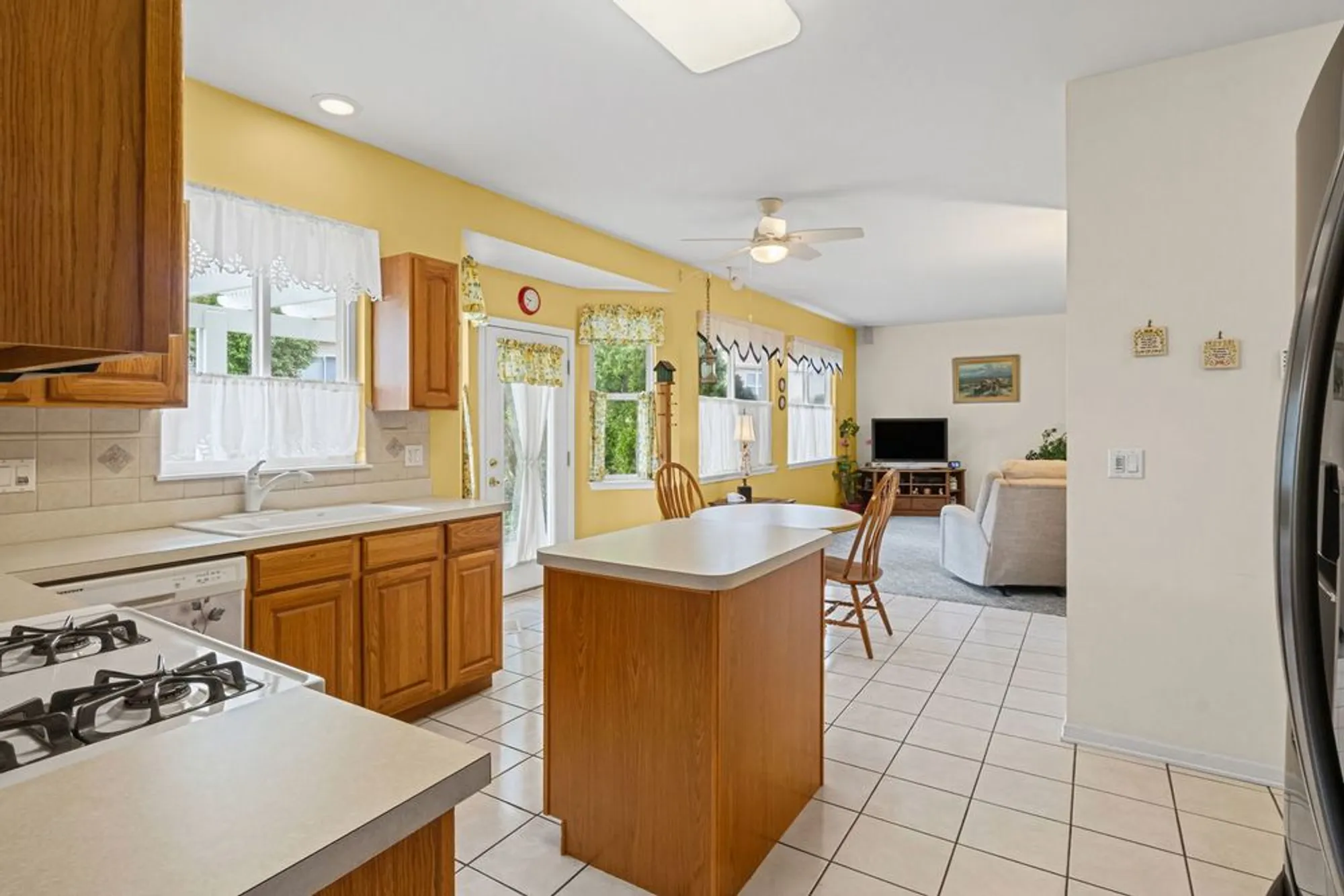 Property Slideshow image 9 of 25 | 21331 w juniper ln, Plainfield, IL, 60544