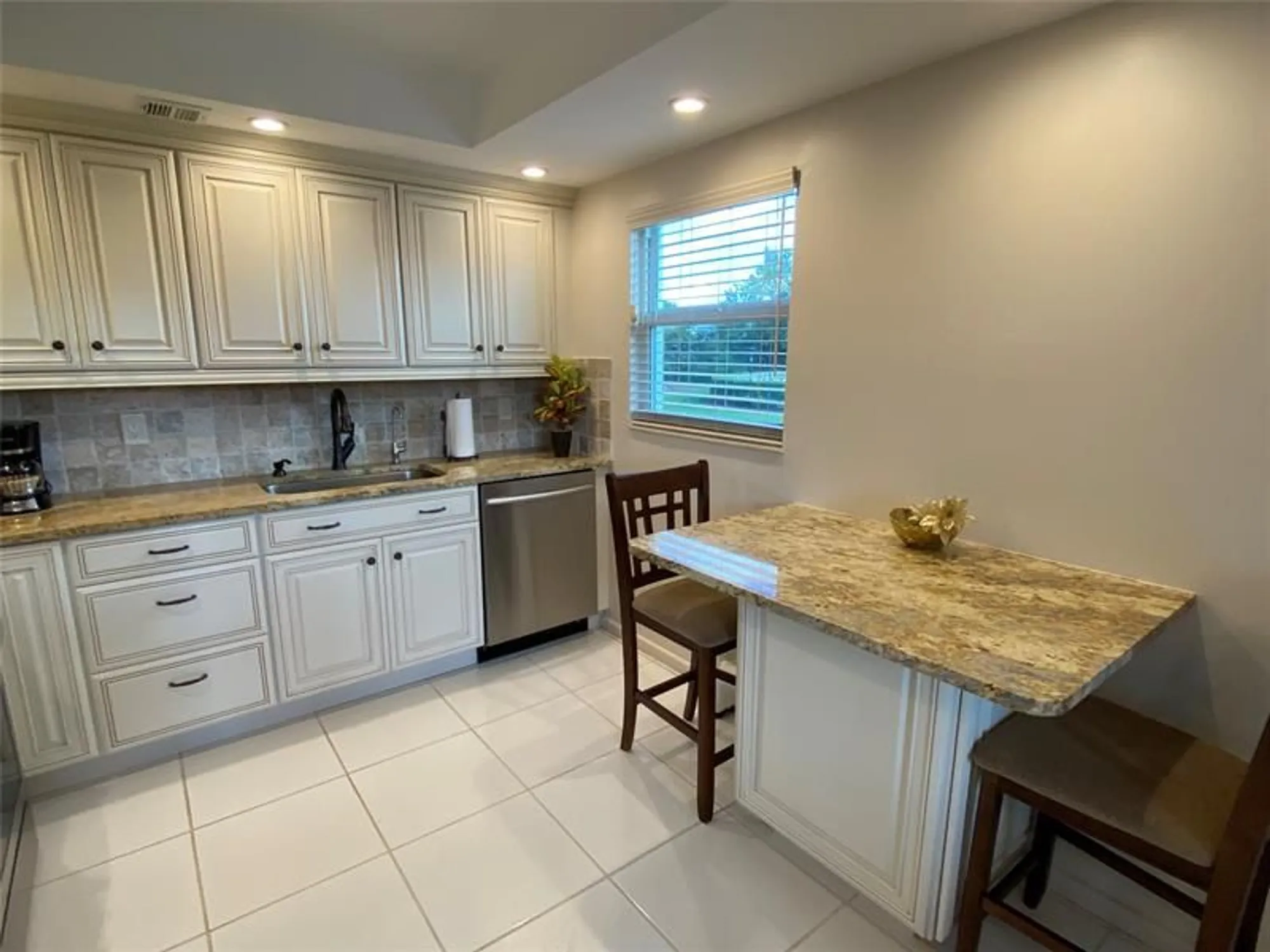 Property Slideshow image 10 of 69 | 1060 oakridge f # 1060, Deerfield Beach, FL, 33442