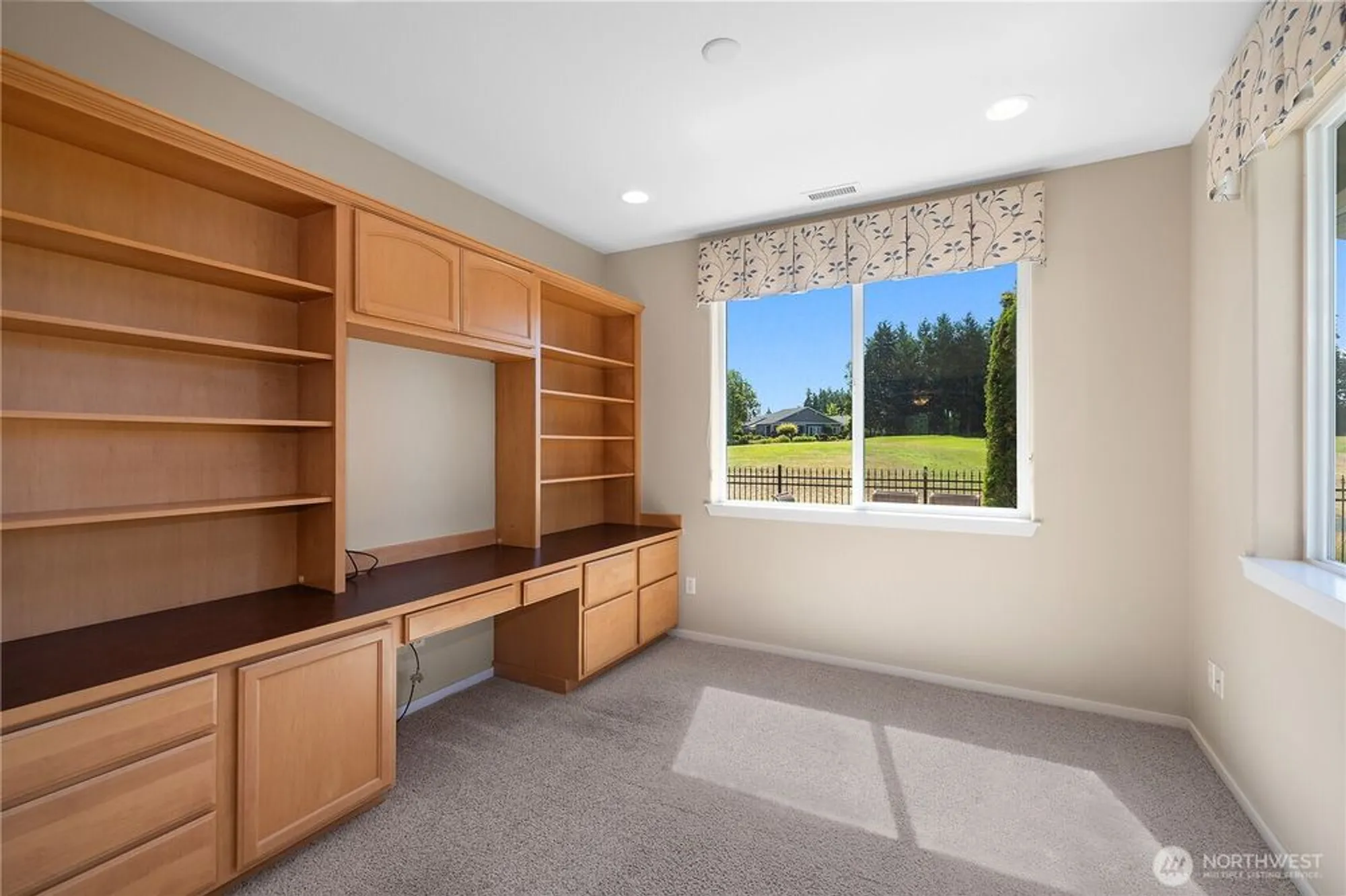 Property Slideshow image 27 of 39 | 4812 spokane st, Lacey, WA, 98516