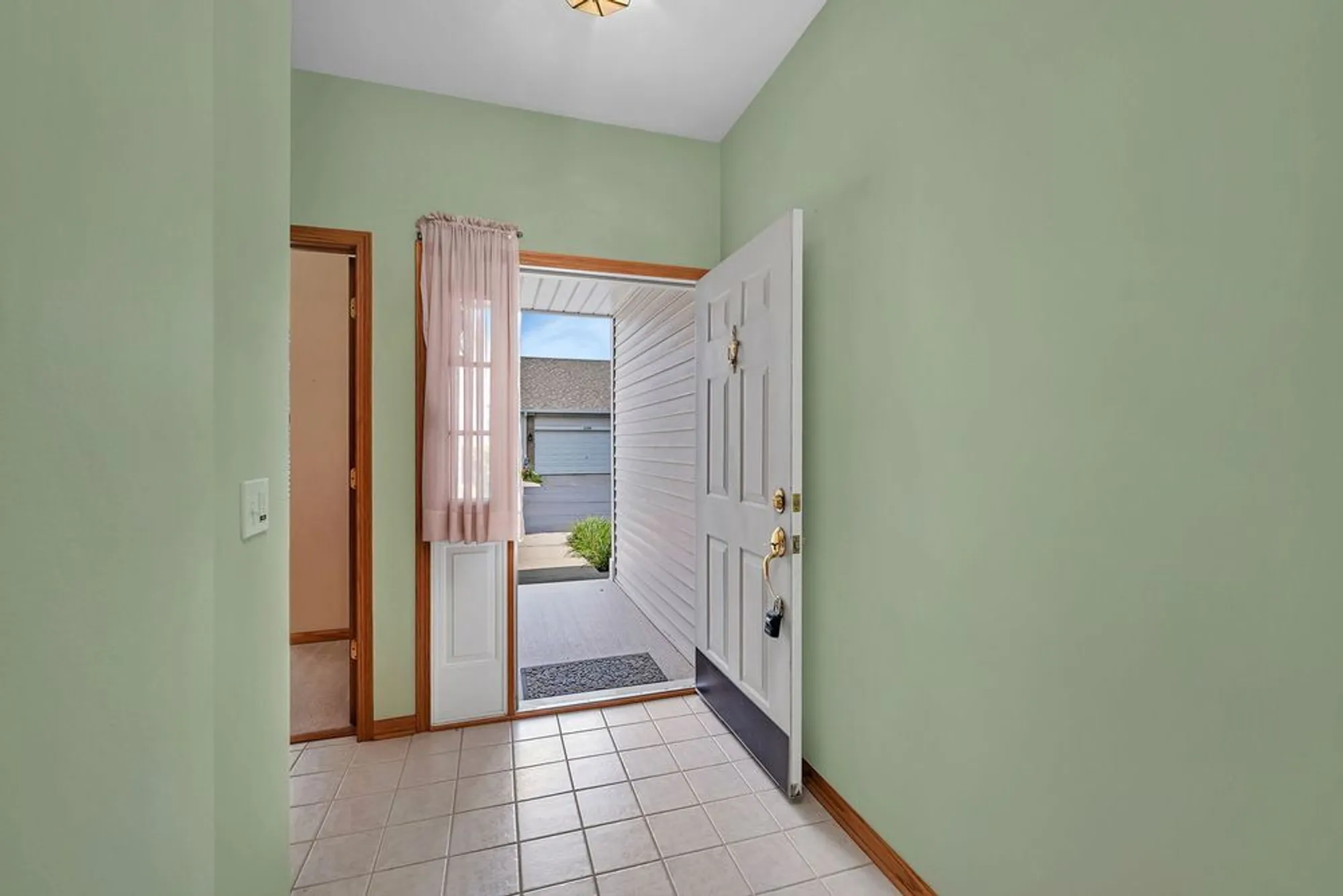 Property Slideshow image 4 of 25 | 1592 w cadillac cir, Romeoville, IL, 60446