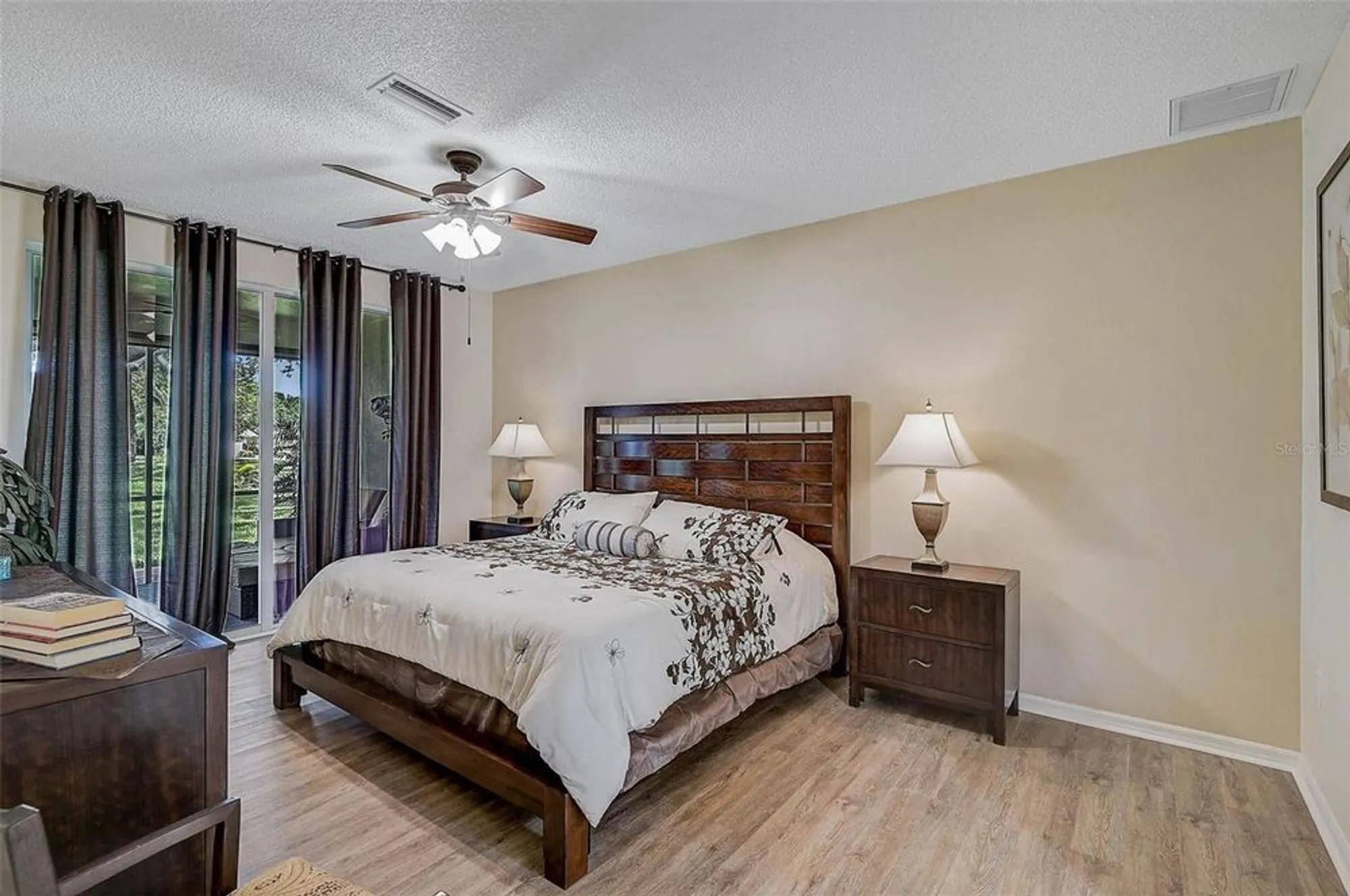 Property Slideshow image 20 of 49 | 7341 golf pointe cir, Sarasota, FL, 34243