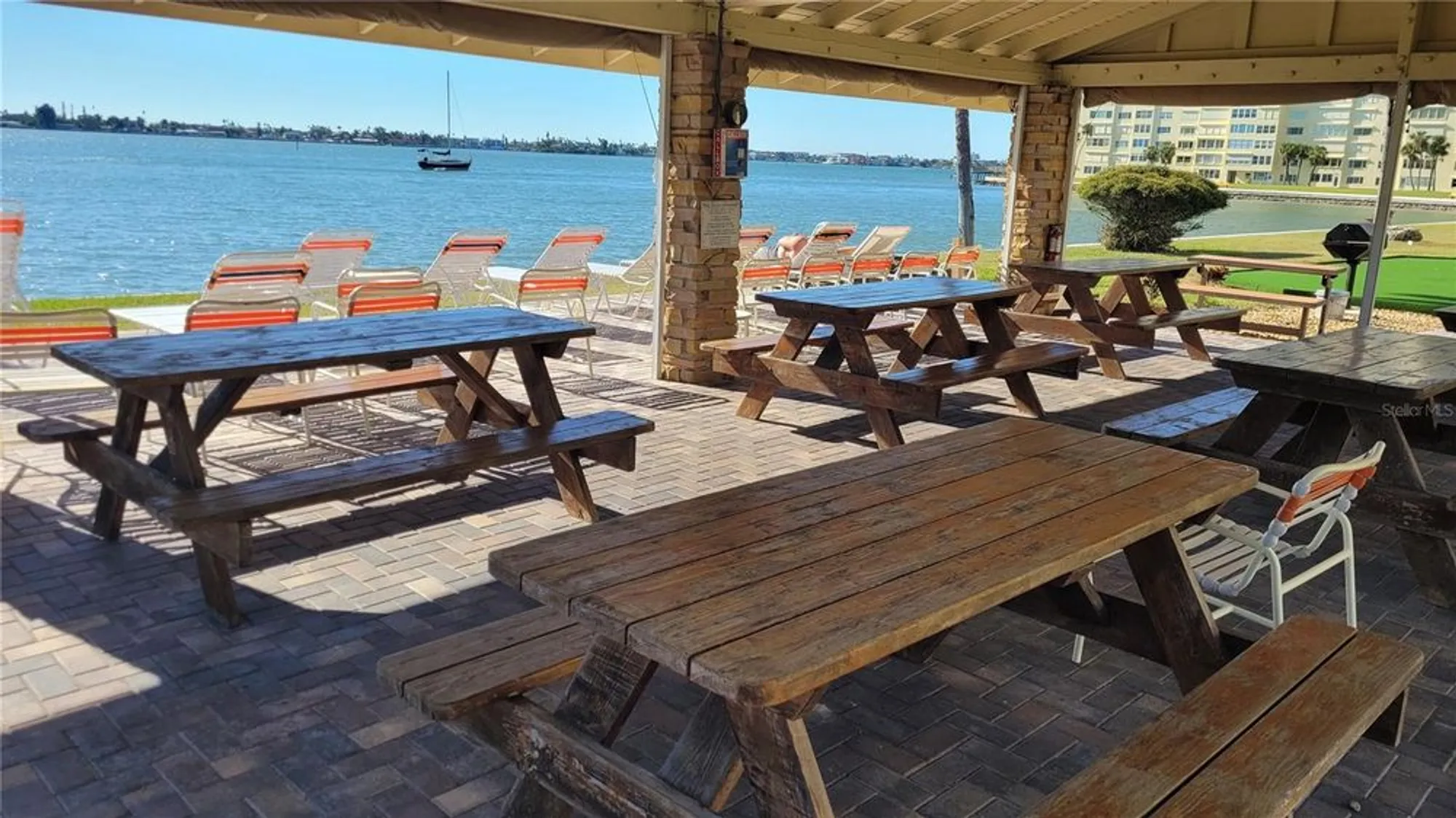 Property Slideshow image 27 of 32 | 4650 cove cir apt 111, St Petersburg, FL, 33708