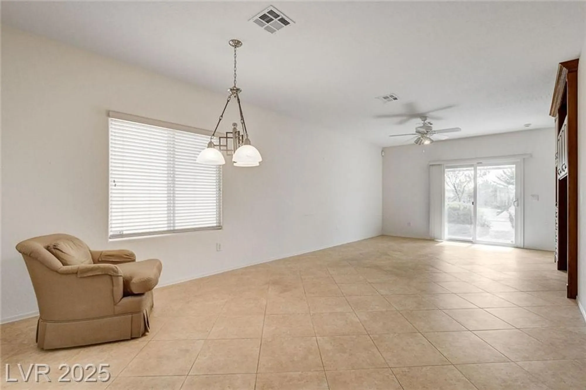 Property Slideshow image 11 of 48 | 2421 willow wren dr, North Las Vegas, NV, 89084