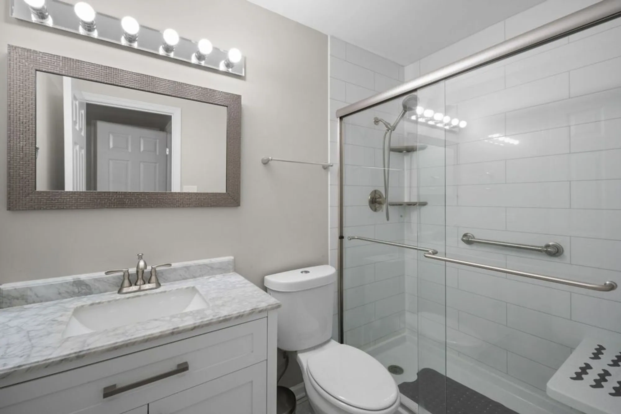 Property Slideshow image 12 of 31 | 429 valley view rd, Lake Barrington, IL, 60010