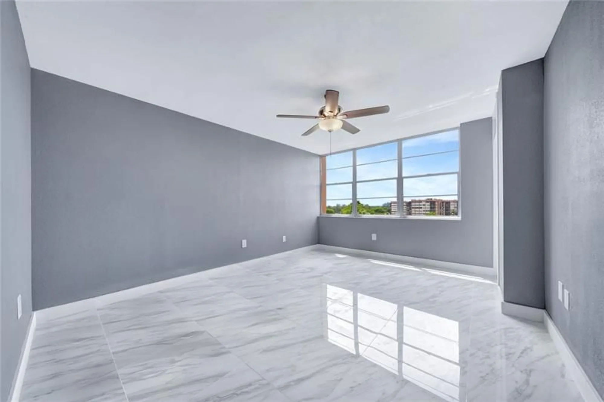 Property Slideshow image 13 of 53 | 1100 saint charles pl 708, Pembroke Pines, FL, 33026