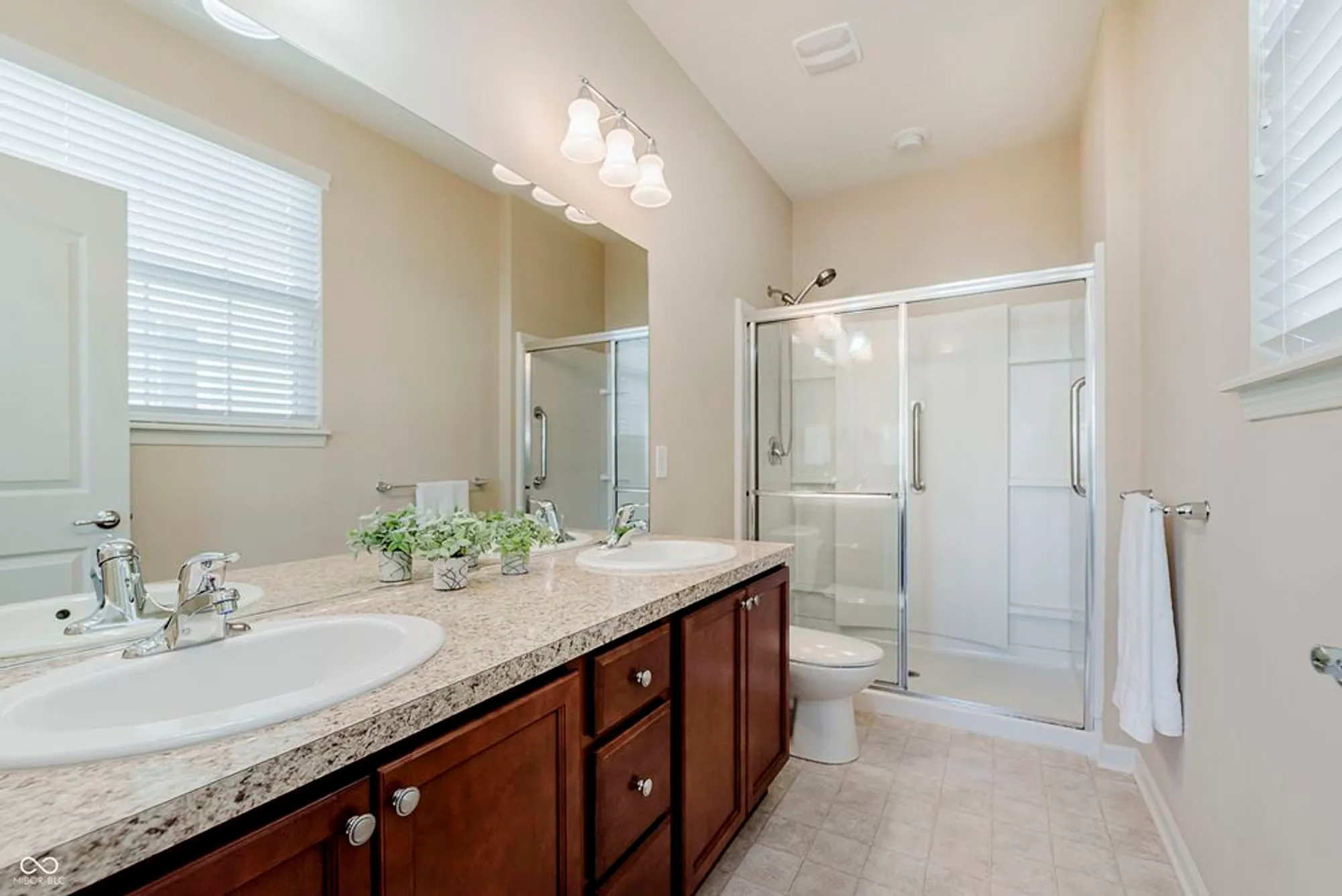 Property Slideshow image 20 of 42 | 16022 lambrusco way, Fishers, IN, 46037