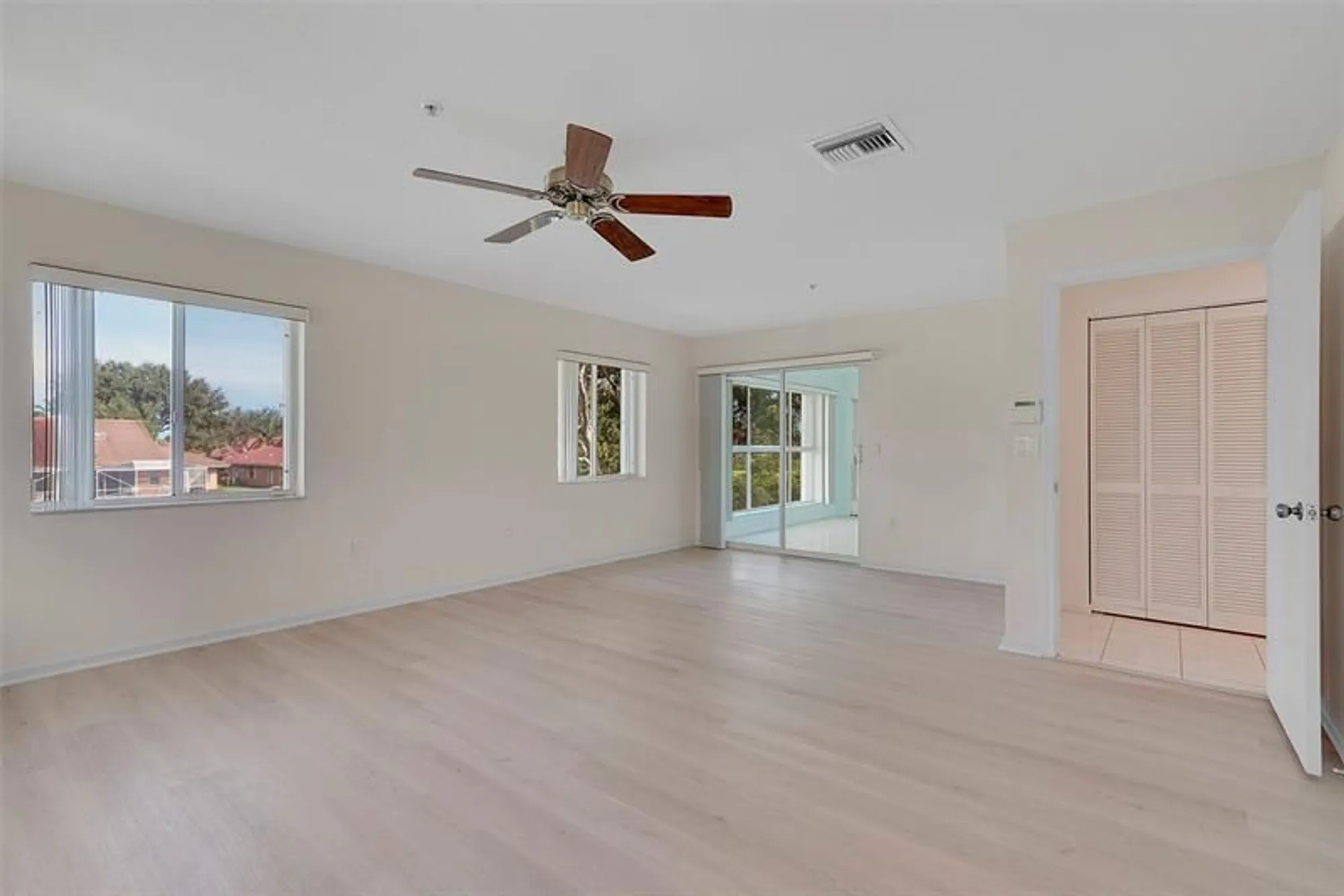 Property Slideshow image 28 of 36 | 5876 regal glen dr 201, Boynton Beach, FL, 33437