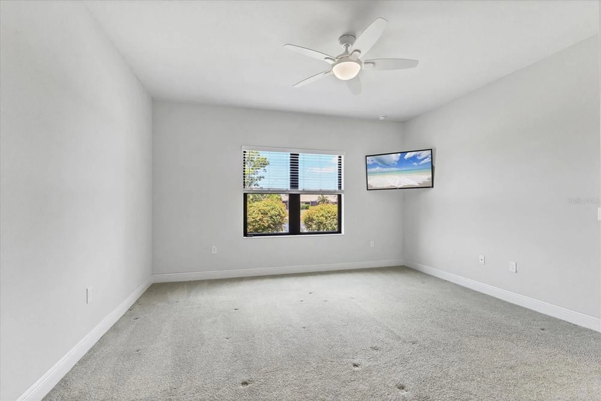 Property Slideshow image 18 of 55 | 21649 avon park ct, Venice, FL, 34293