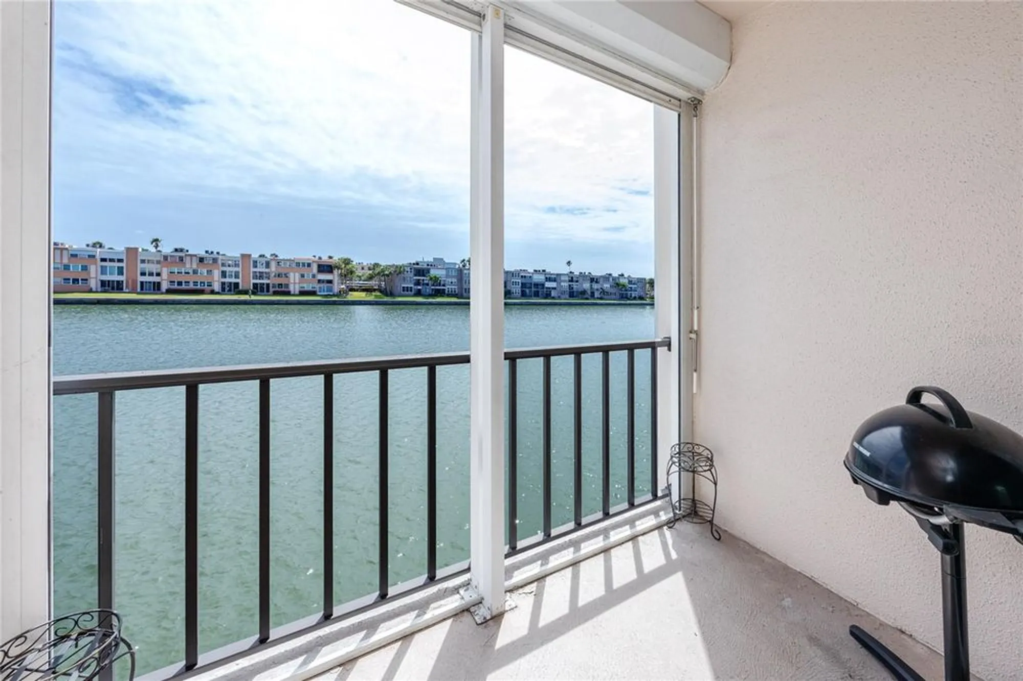 Property Slideshow image 4 of 59 | 7645 sun island dr 304, South Pasadena, FL, 33707