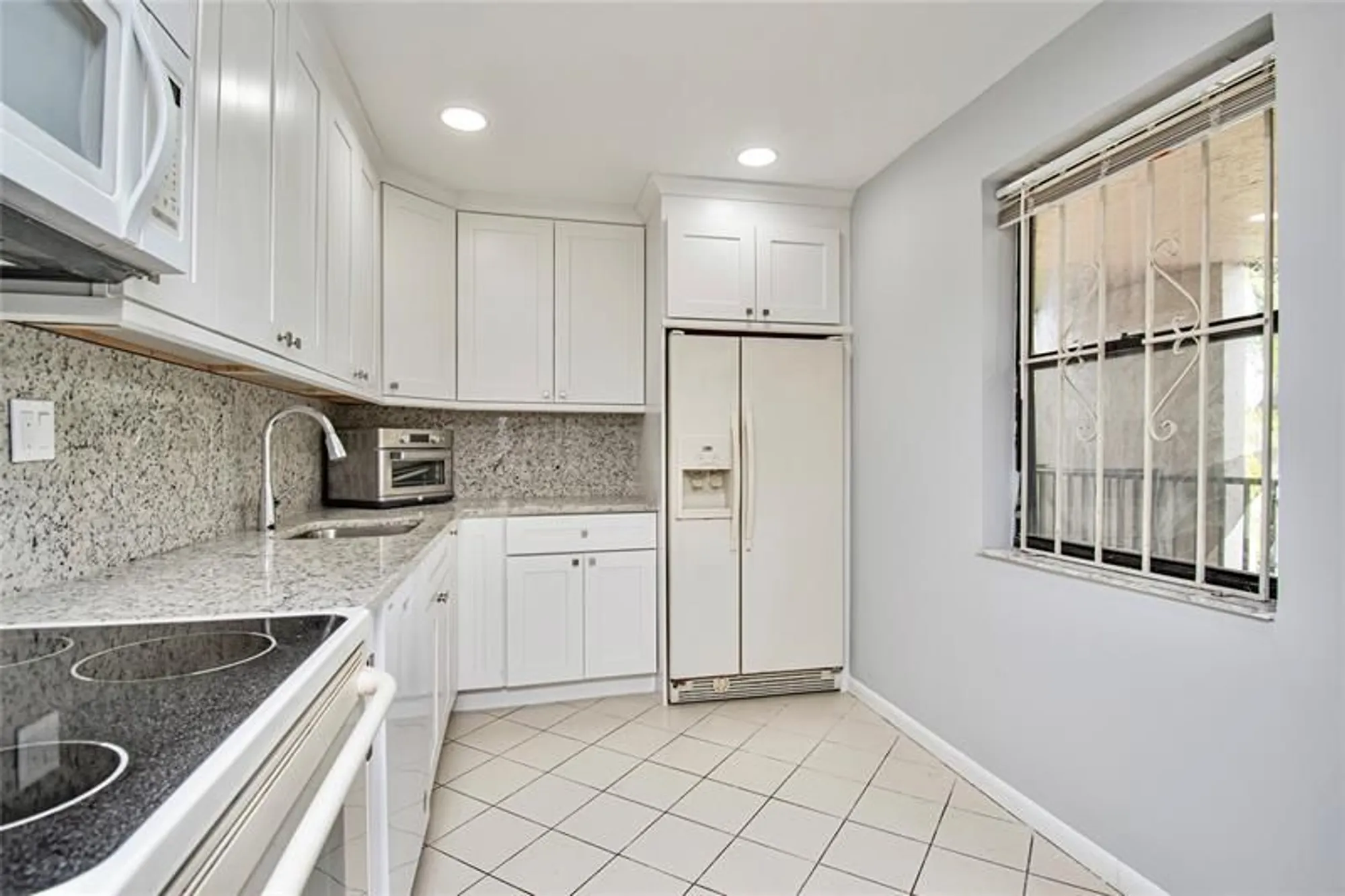 Property Slideshow image 6 of 32 | 8150 w mcnab rd 312, Tamarac, FL, 33321