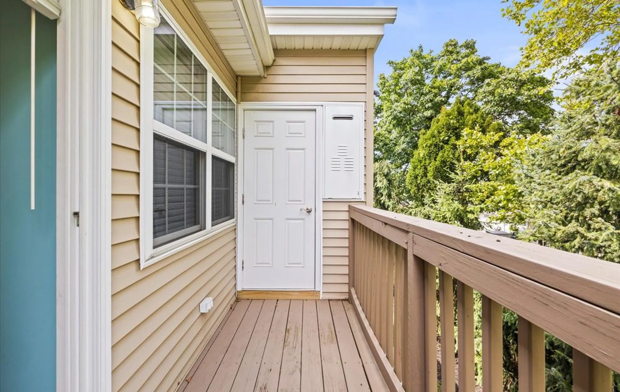 Property Slideshow image 18 of 20 | 1002 willow ln, Valley Stream, NY, 11580