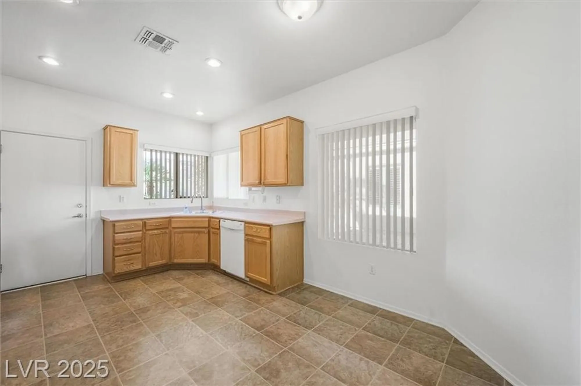 Property Slideshow image 14 of 34 | 2134 desert woods dr, Henderson, NV, 89012