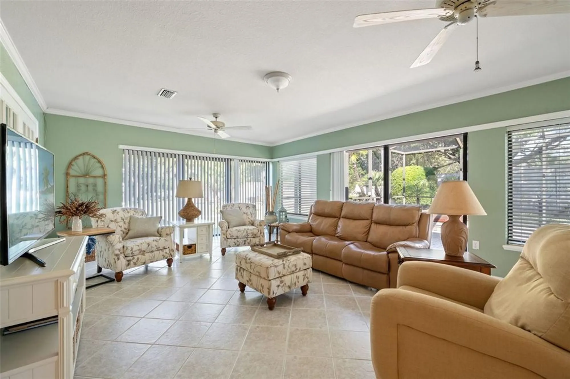 Property Slideshow image 14 of 77 | 2647 royal ridge dr, Spring Hill, FL, 34606