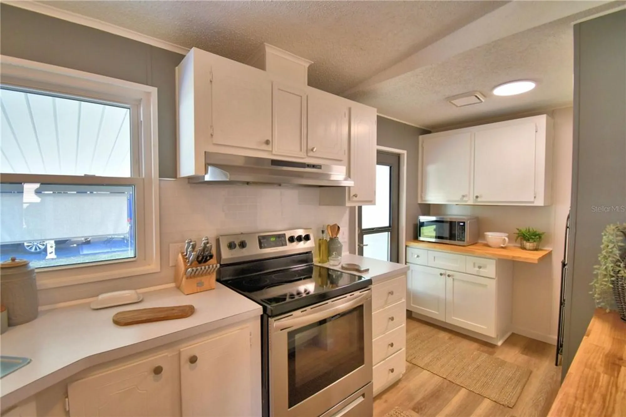 Property Slideshow image 7 of 50 | 4849 goldenview ln, Lakeland, FL, 33811