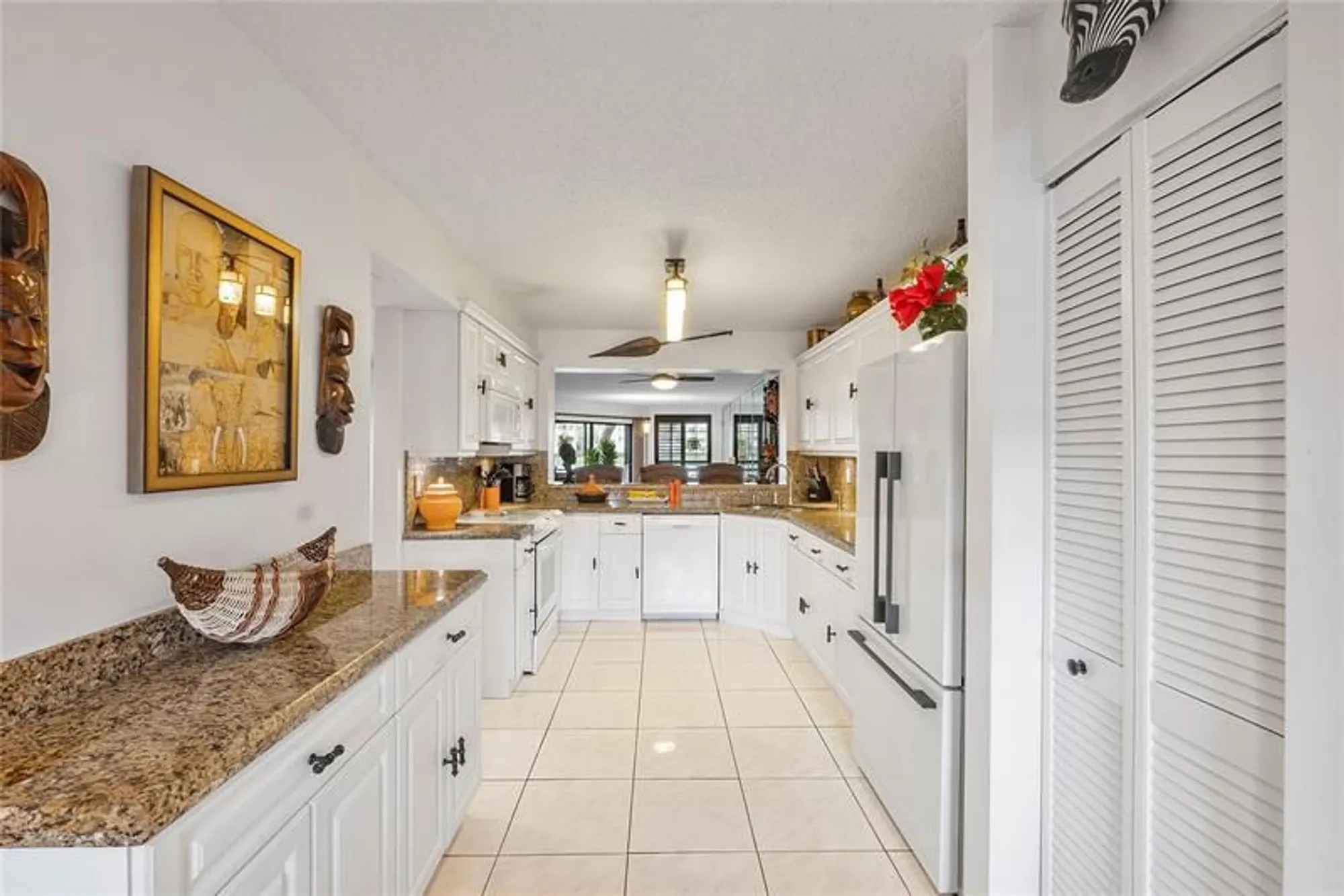 Property Slideshow image 10 of 37 | 7219 fairfax dr 110, Tamarac, FL, 33321