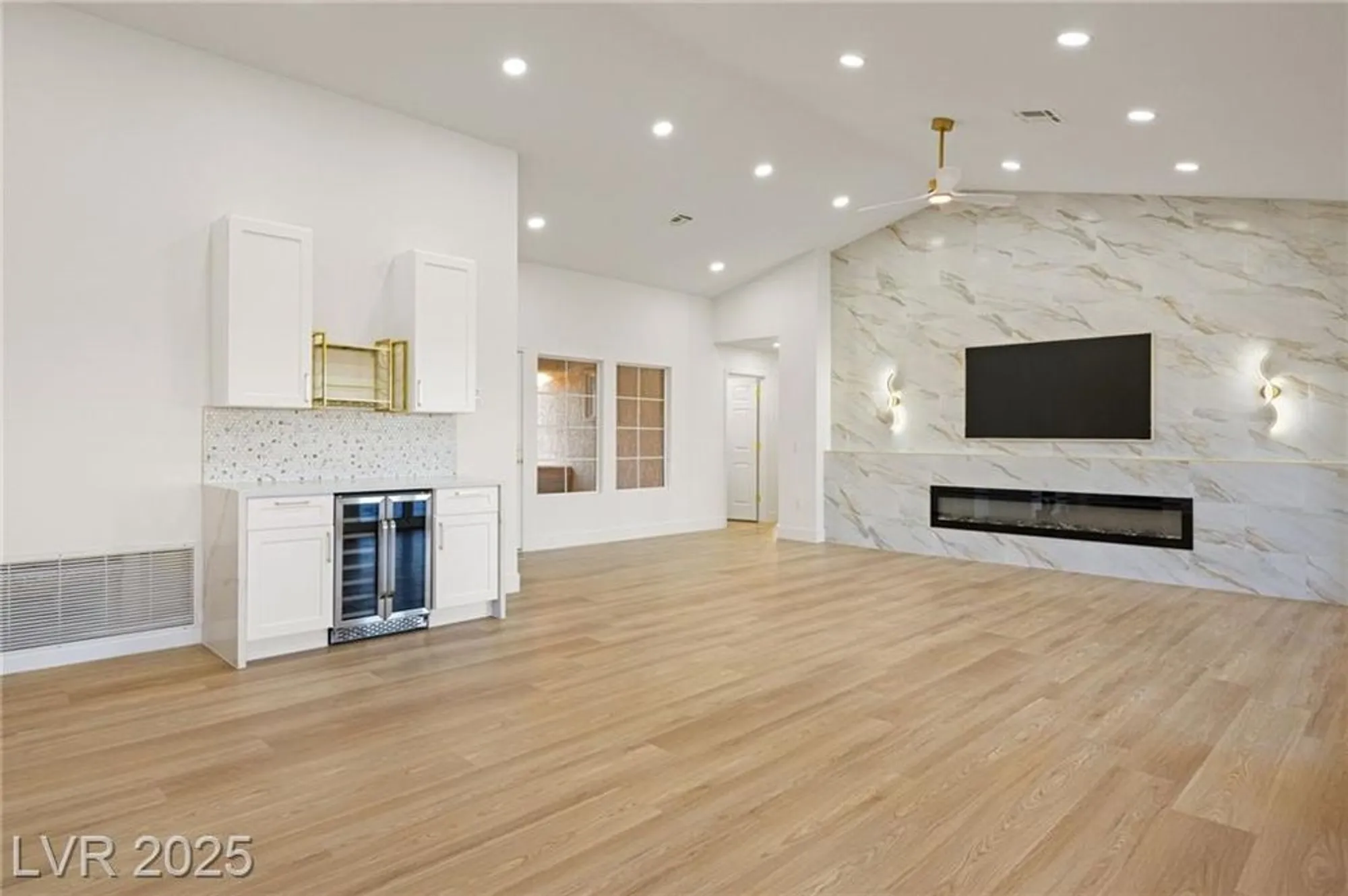 Property Slideshow image 13 of 44 | 2808 crown ridge dr, Las Vegas, NV, 89134