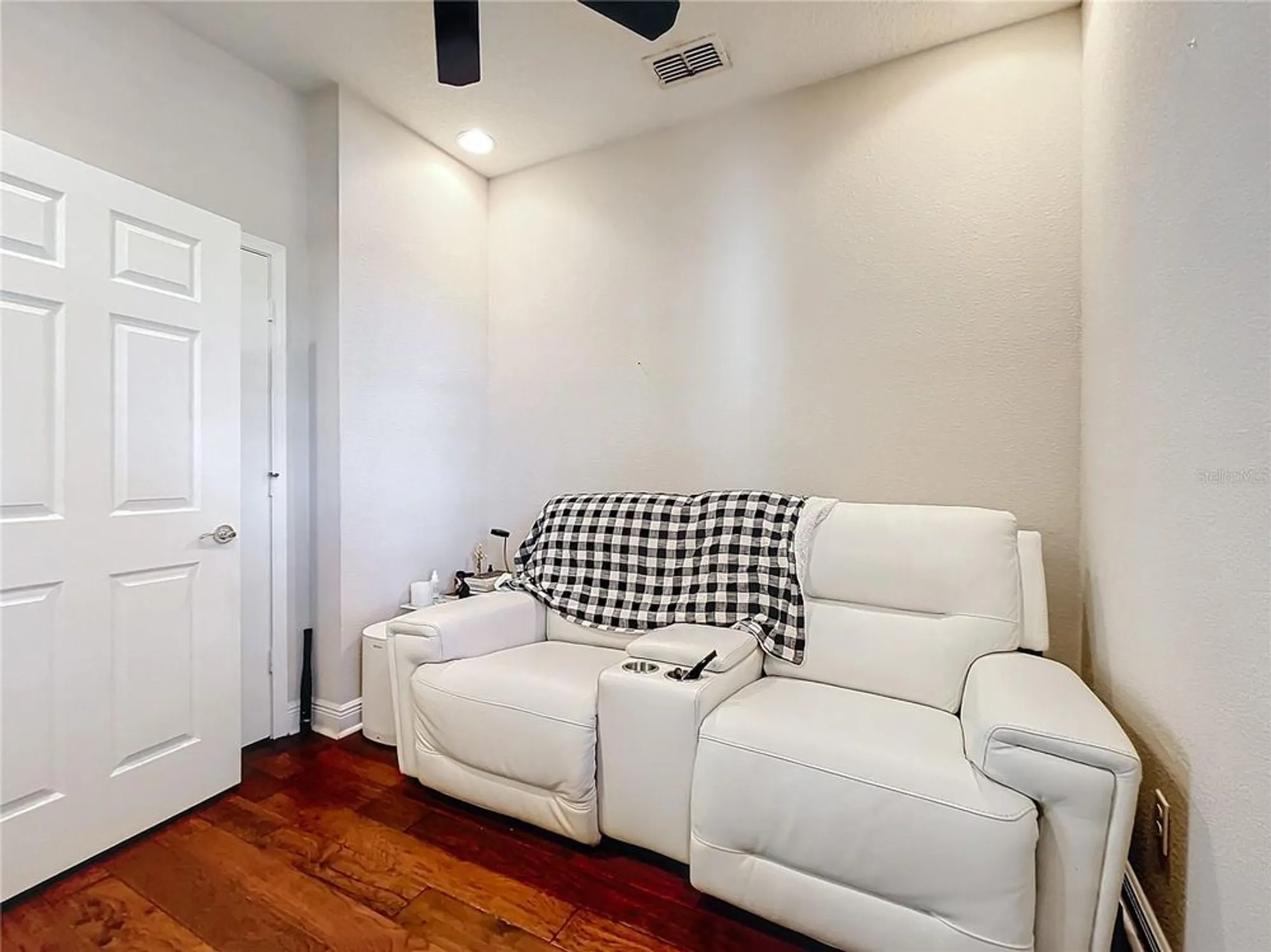 Property Slideshow image 57 of 71 | 22004 belgian ct, Mount Dora, FL, 32757