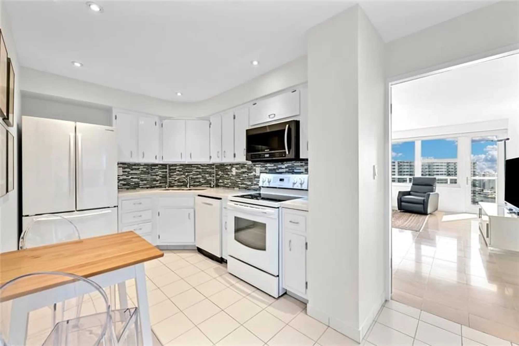 Property Slideshow image 17 of 61 | 3300 ne 36th st 1416, Fort Lauderdale, FL, 33308