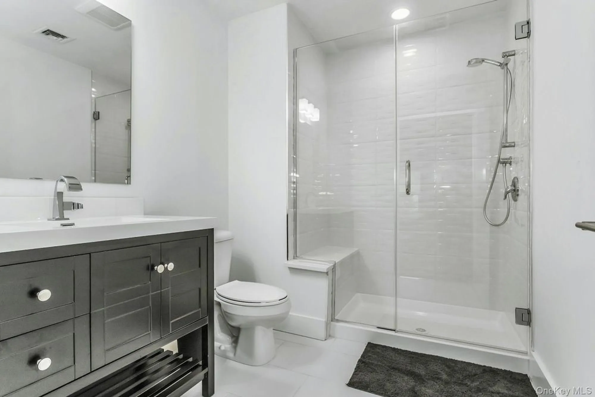 Property Slideshow image 10 of 19 | 512 breton way, Glen Cove, NY, 11542