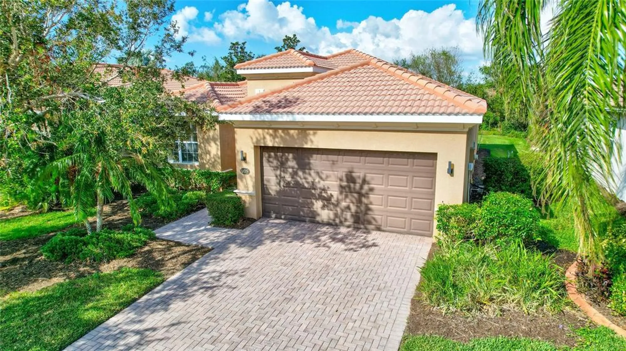 Property Slideshow image 2 of 68 | 9019 heritage sound dr, Bradenton, FL, 34212